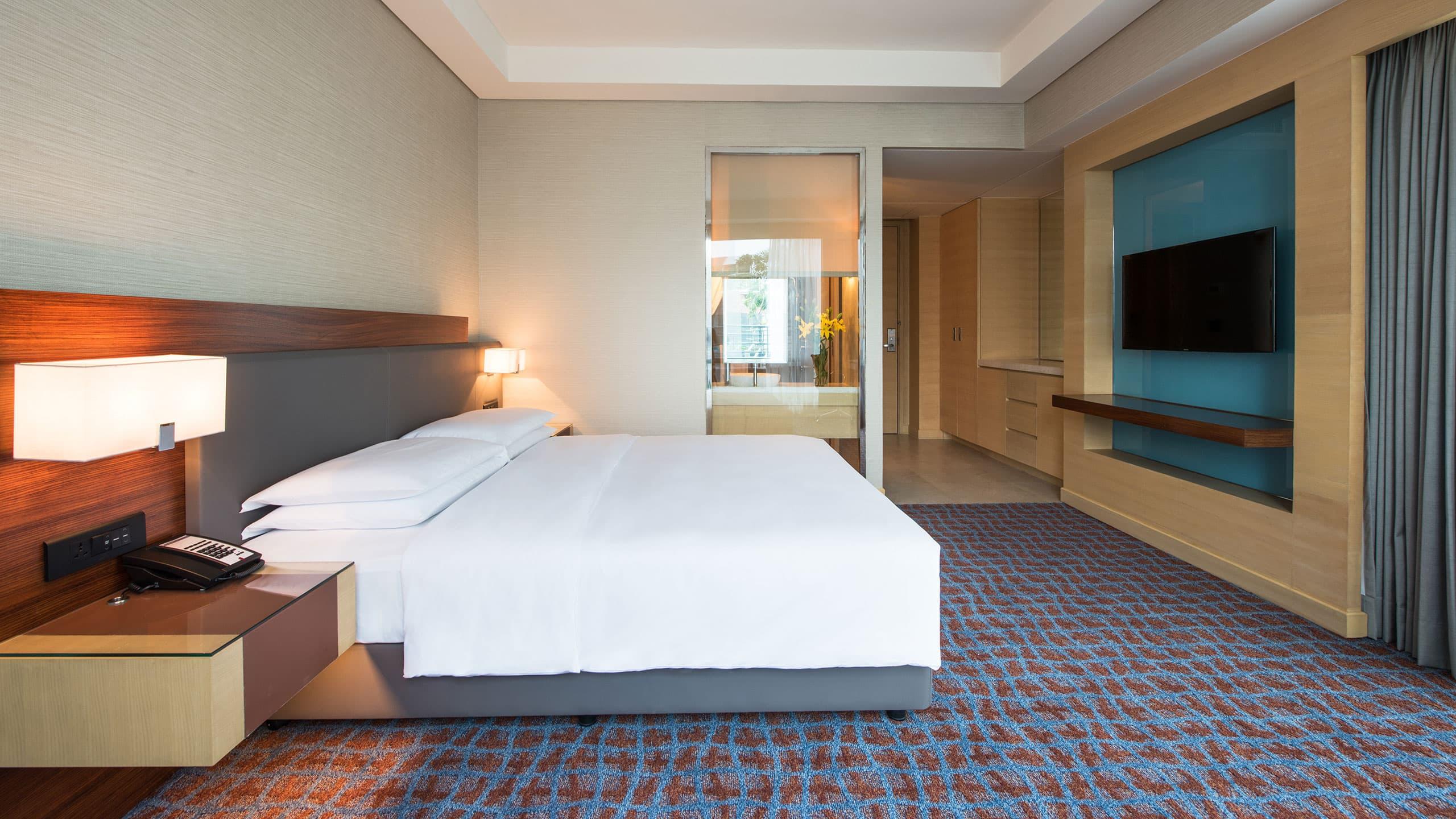 Room Pool View King Bed