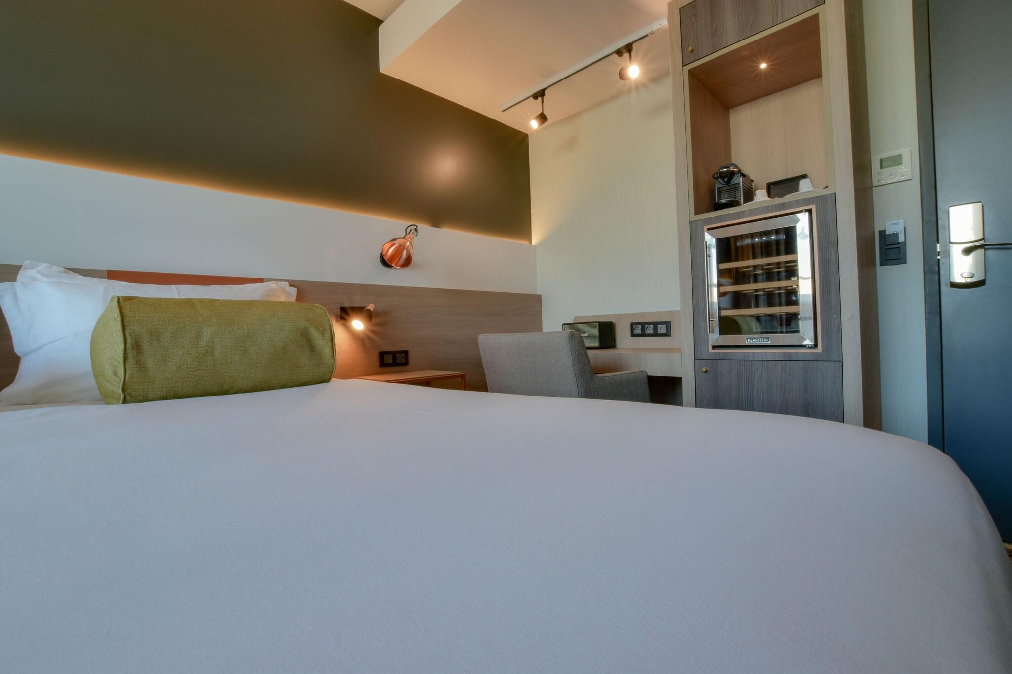 Double Superior Queen Bed