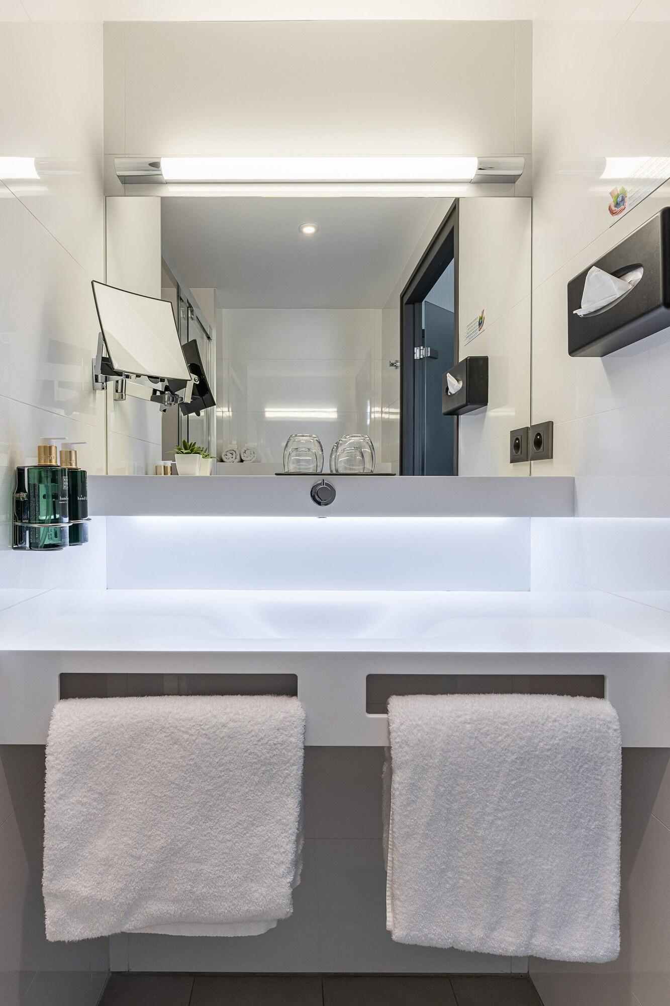 Double Classic Queen Bed