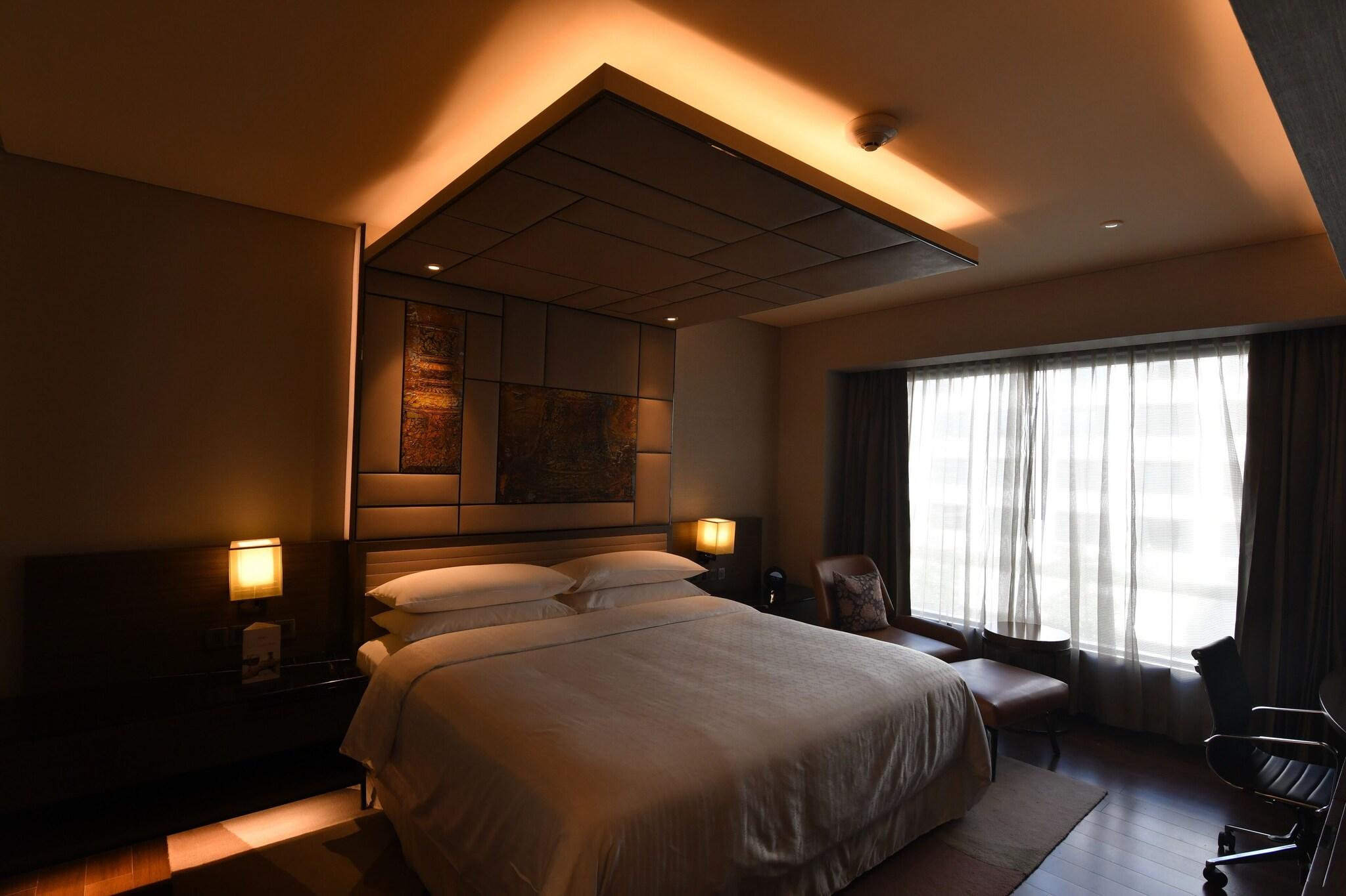 Double Club King Bed