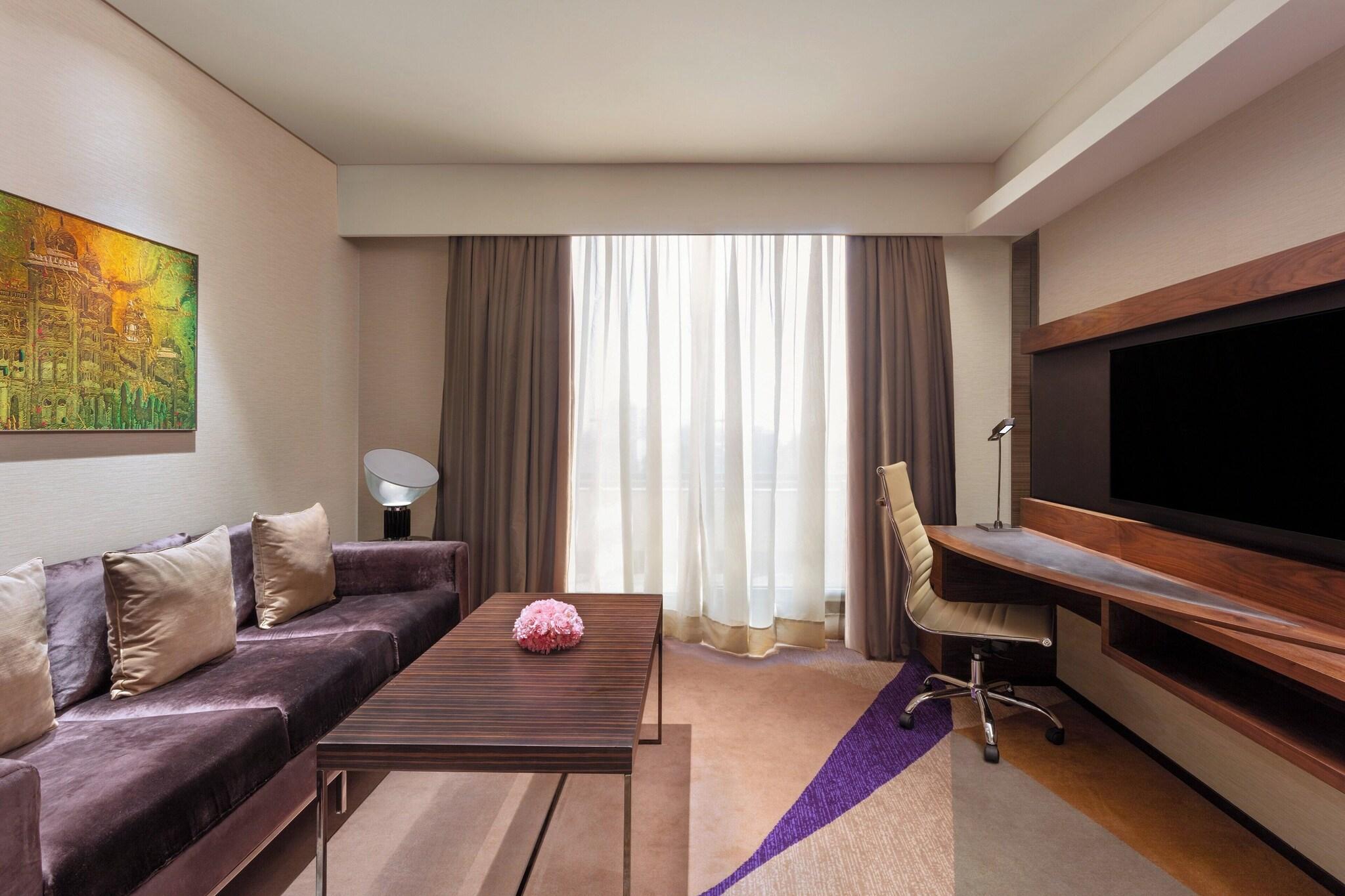 Suite Deluxe King Bed