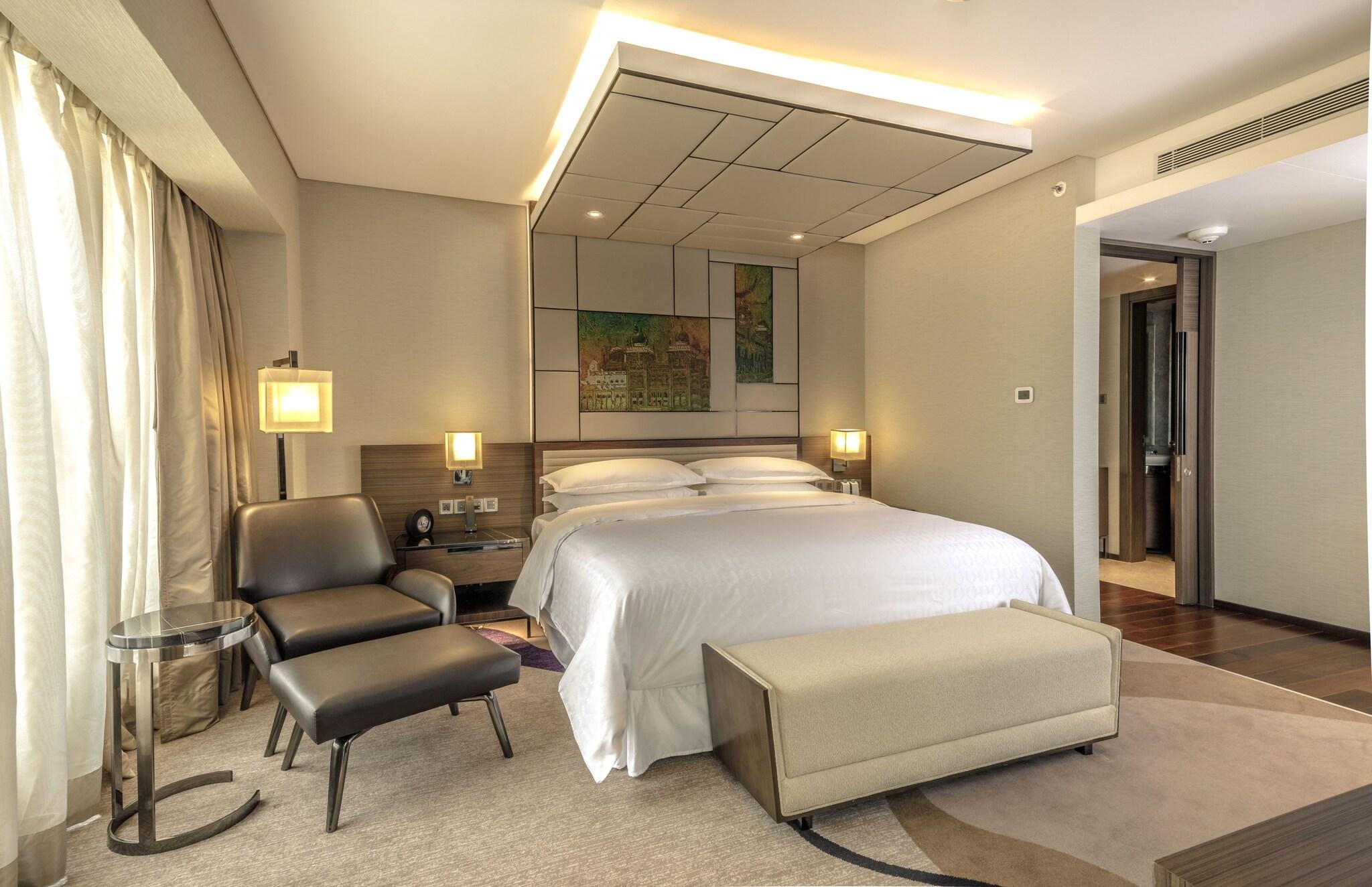 Suite Deluxe King Bed