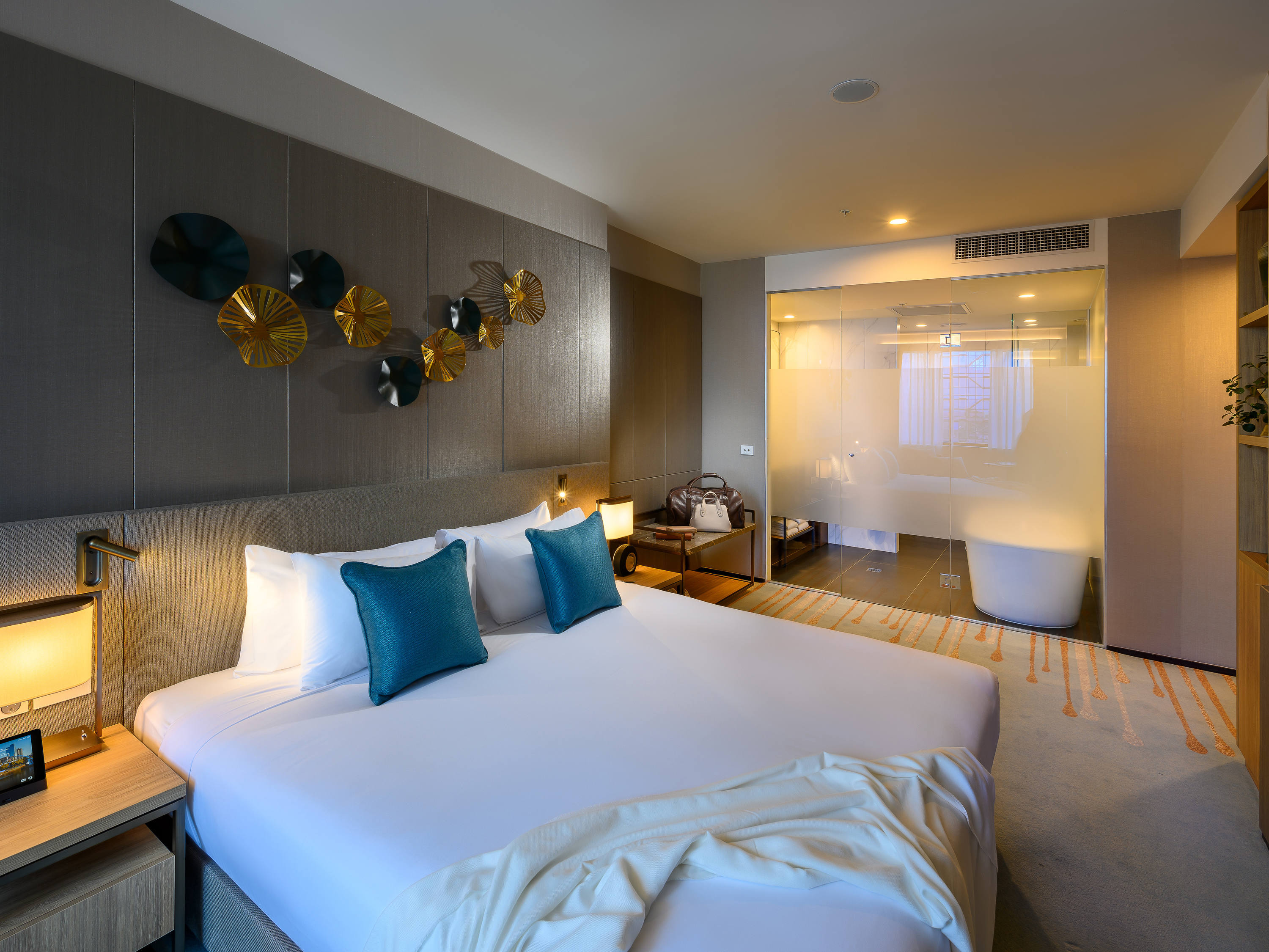 Junior Suite King Size Bed