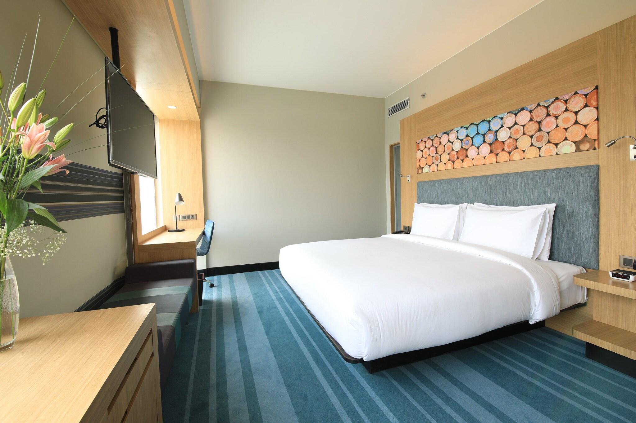 Double Pool View King Bed