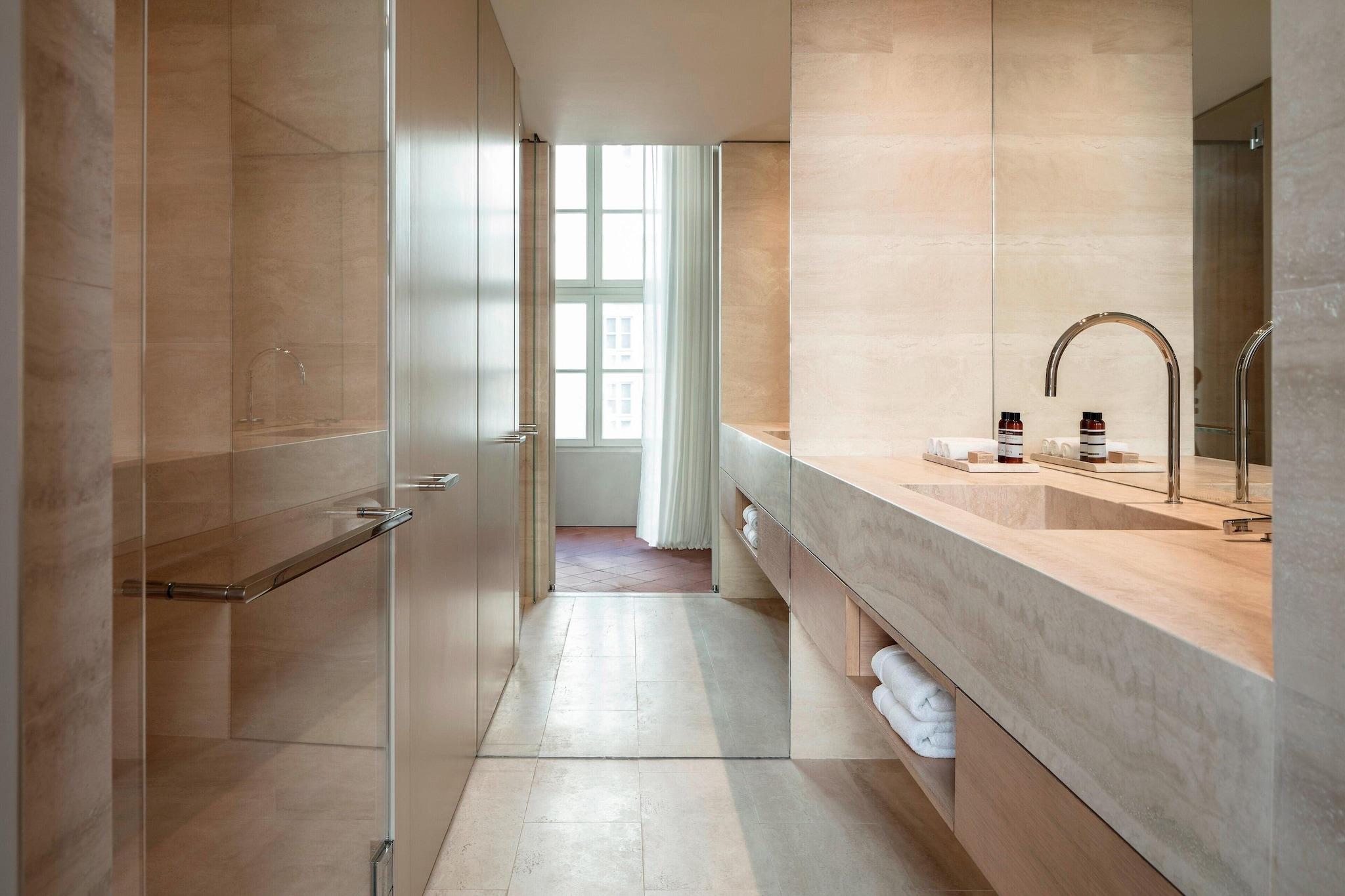 Junior Suite King Bed Non Smoking