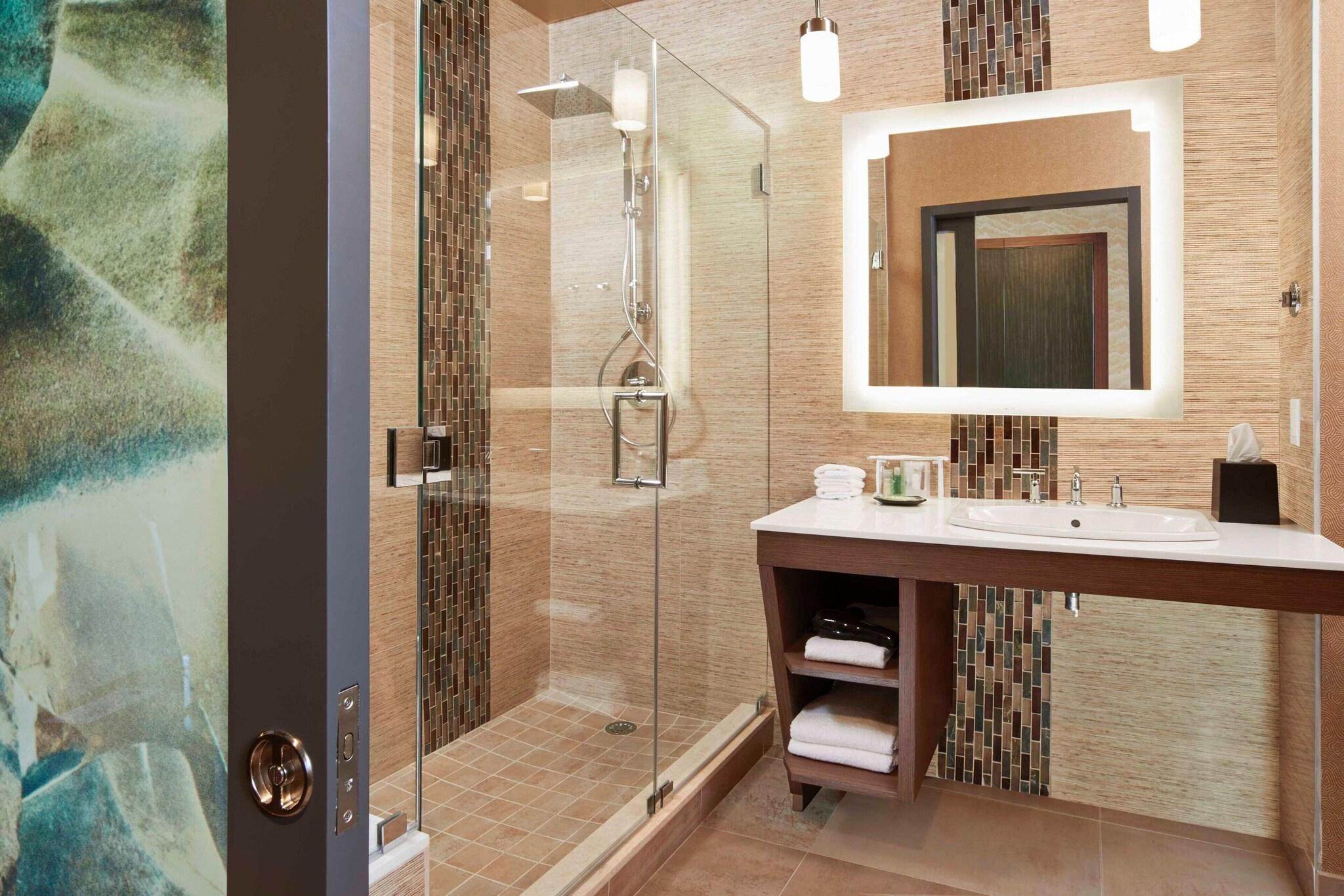 Double Garden View King Bed