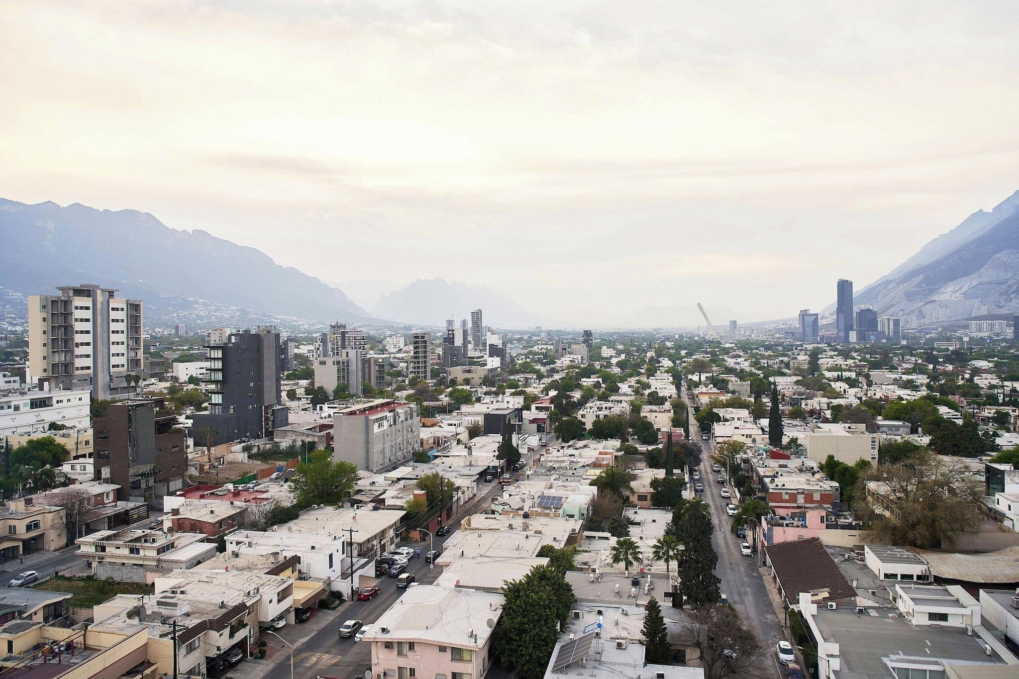 Suite Club City View