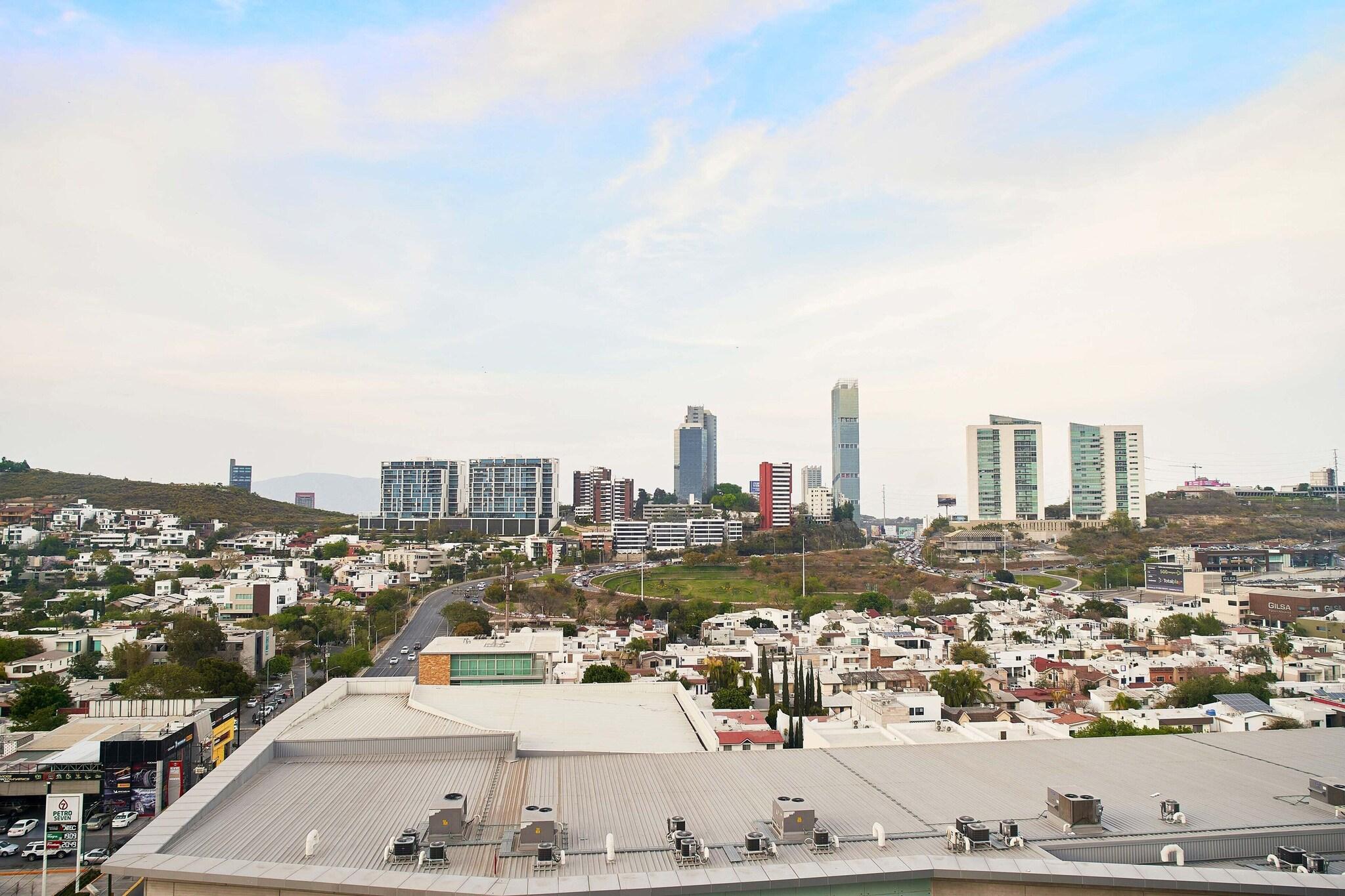 Suite Club City View