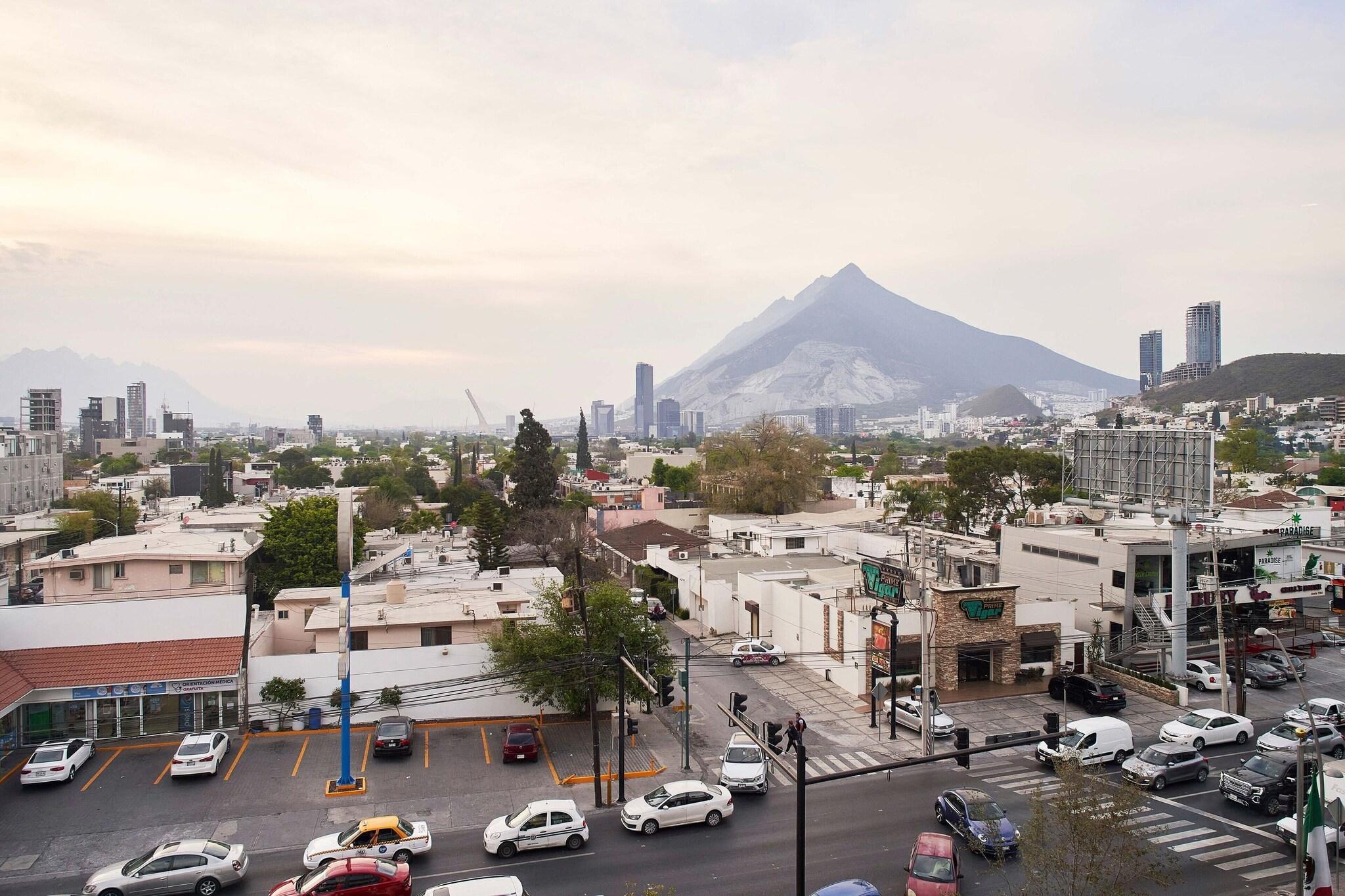 Suite Club City View