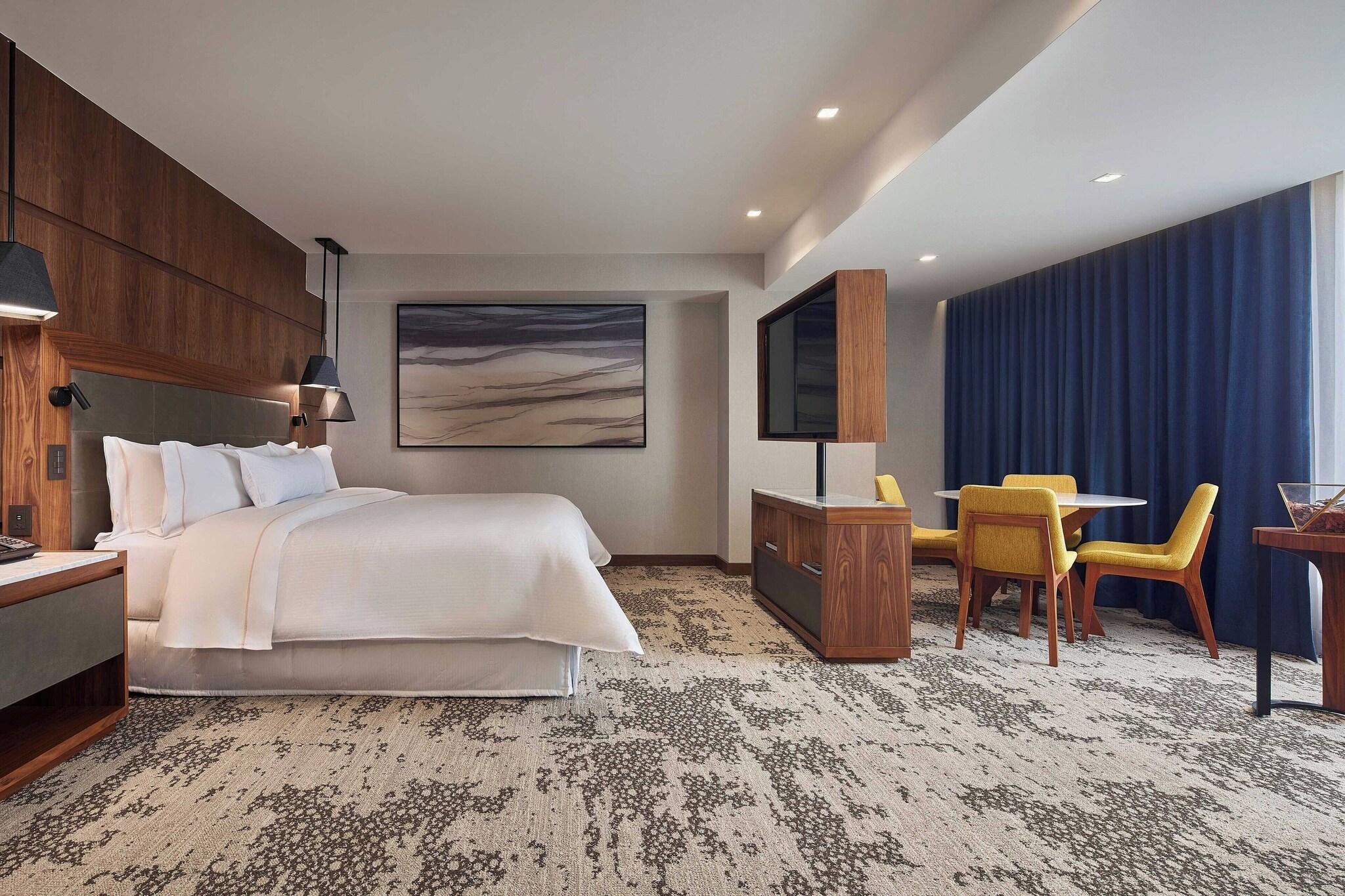 Suite Deluxe King Bed