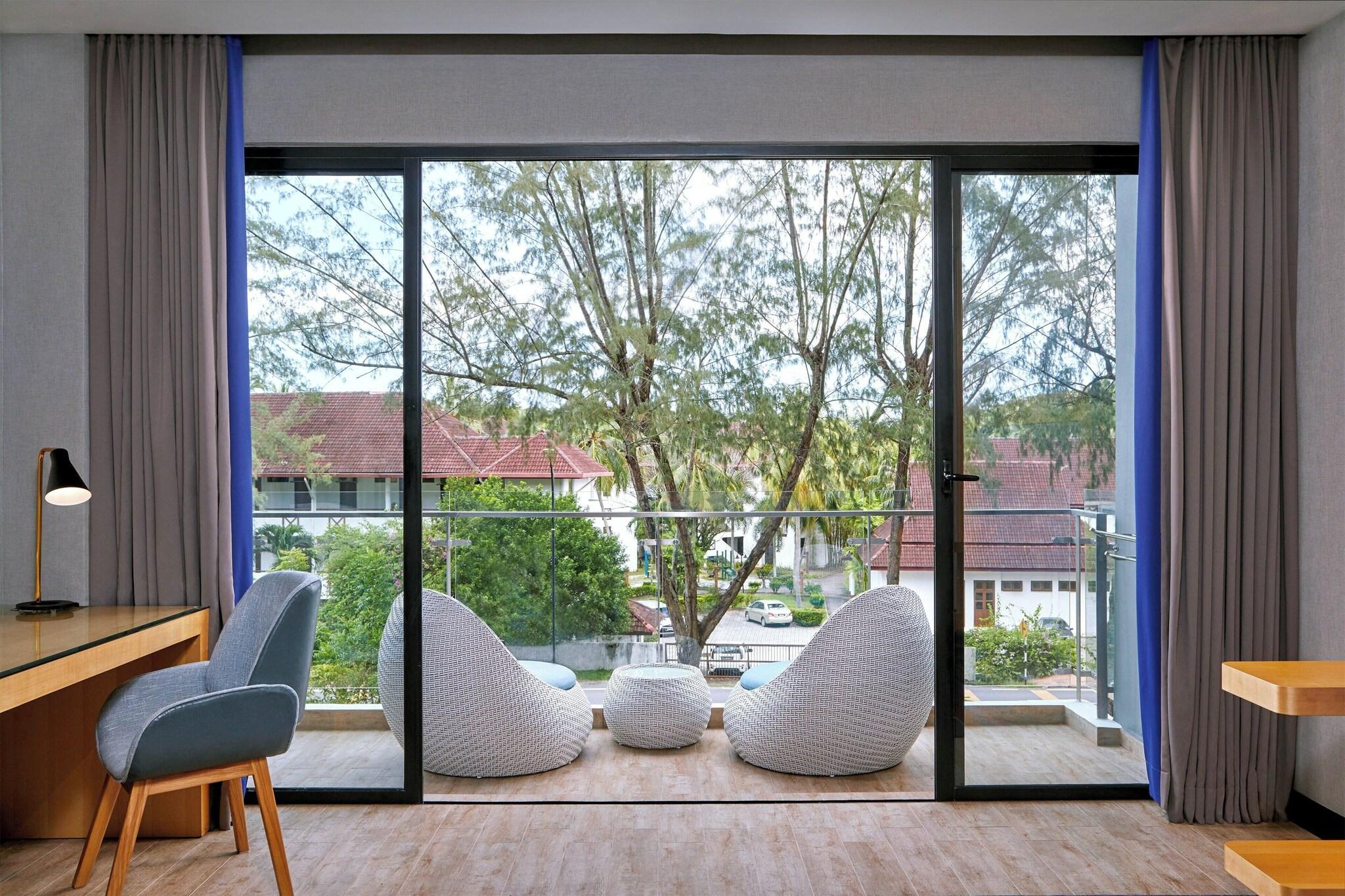 Double Garden View King Bed