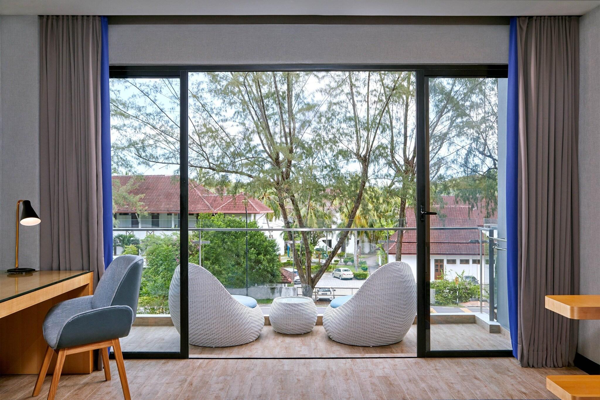 Double Garden View King Bed