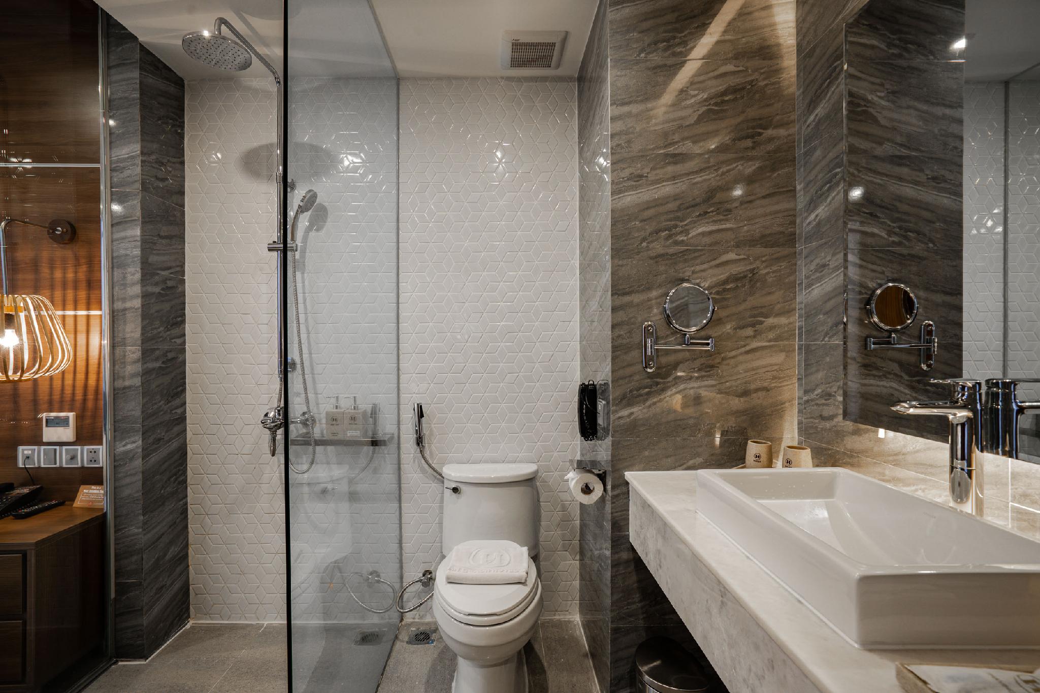 Double Partial Sea View