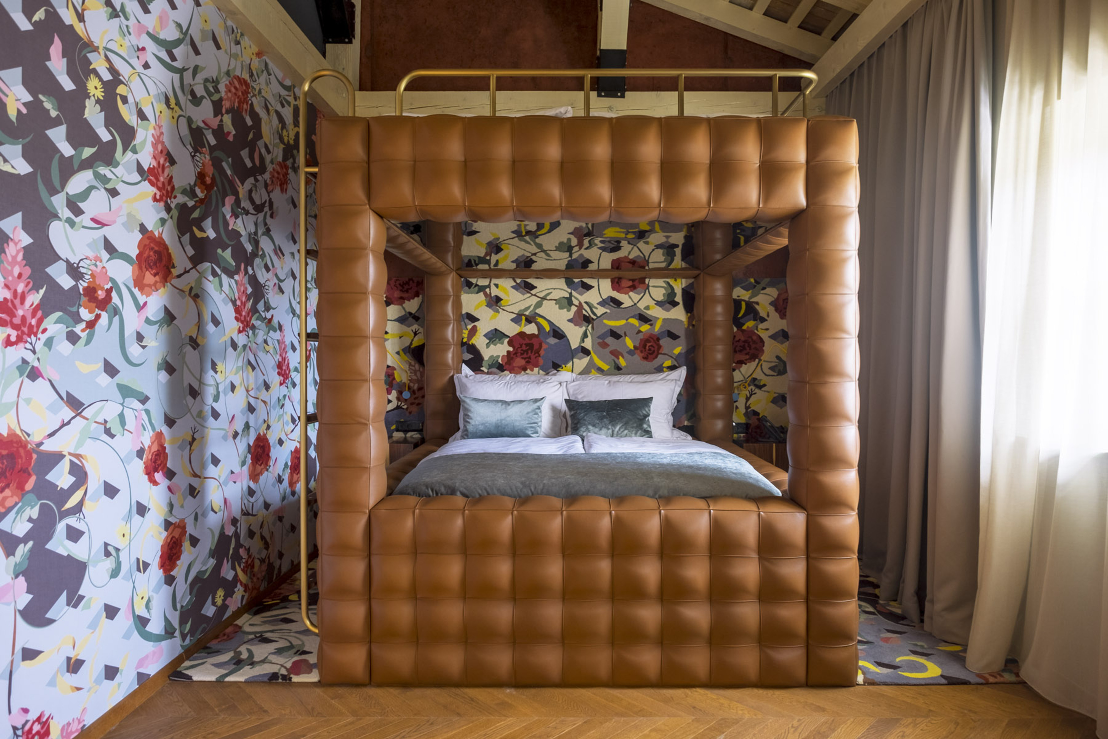 Family Room Superior Land View