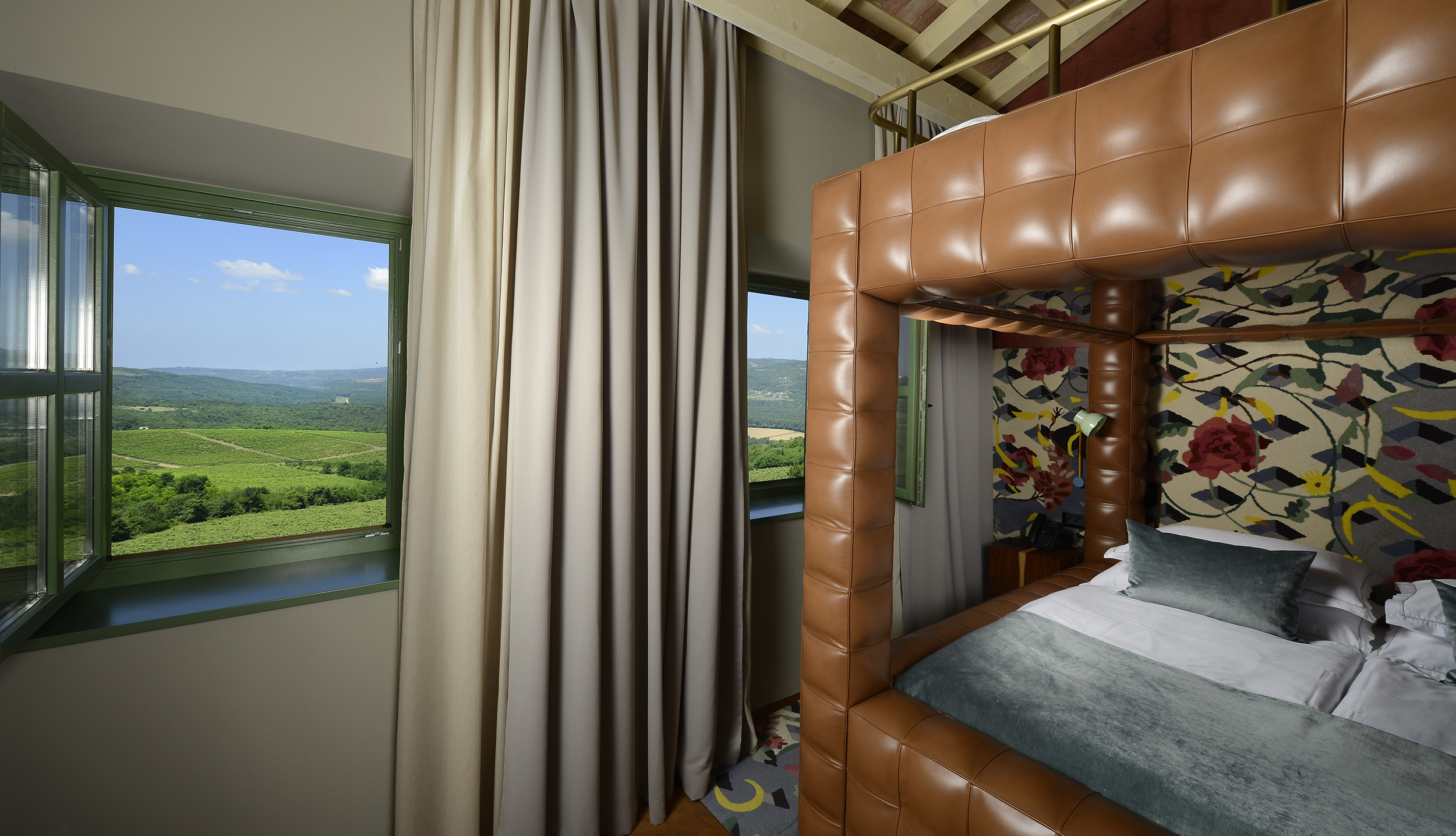 Family Room Superior Land View