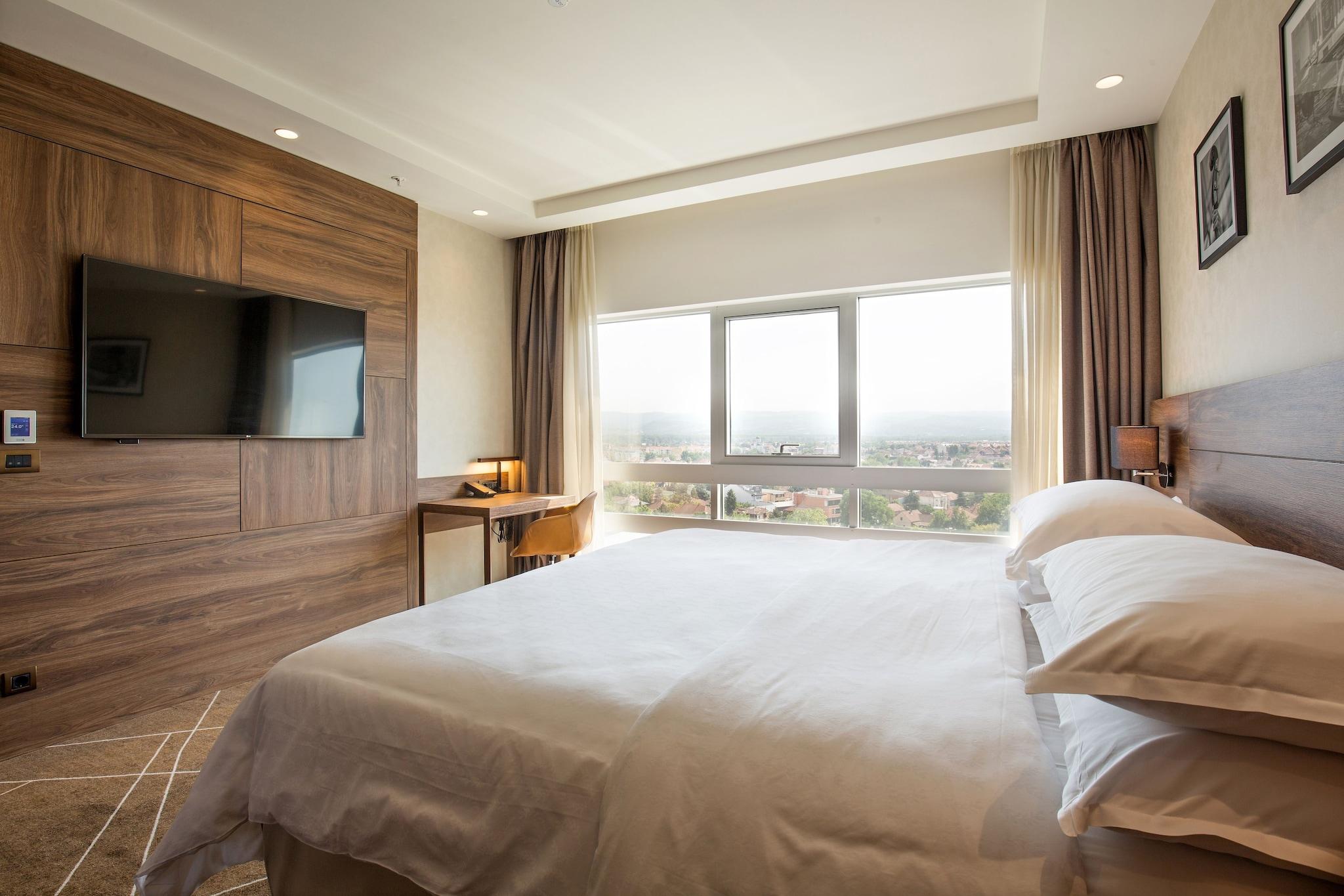 Junior Suite King Bed One Bedroom 