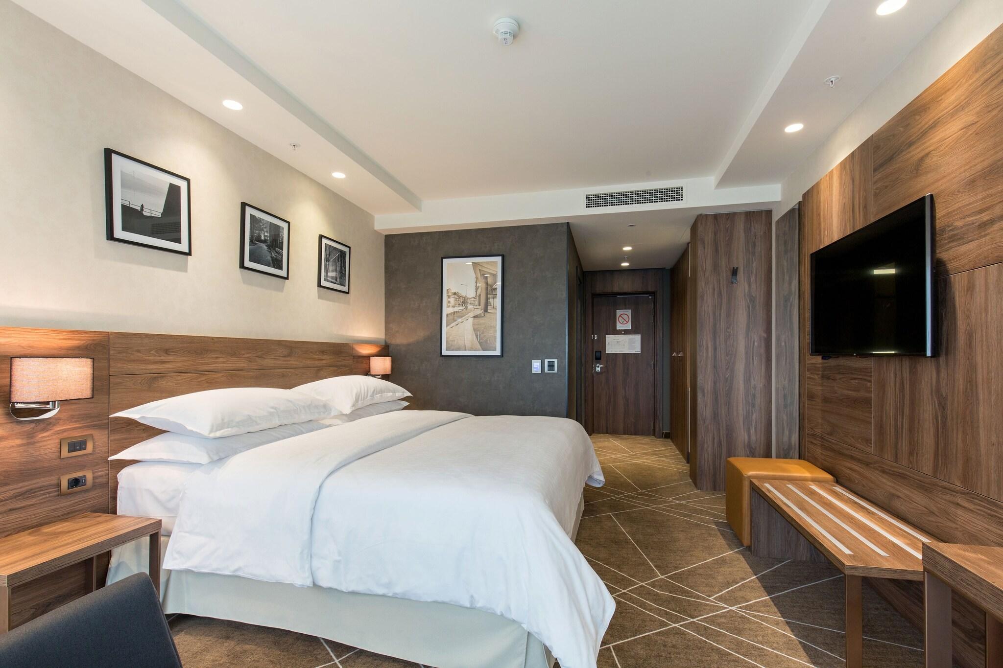 Junior Suite King Bed One Bedroom 