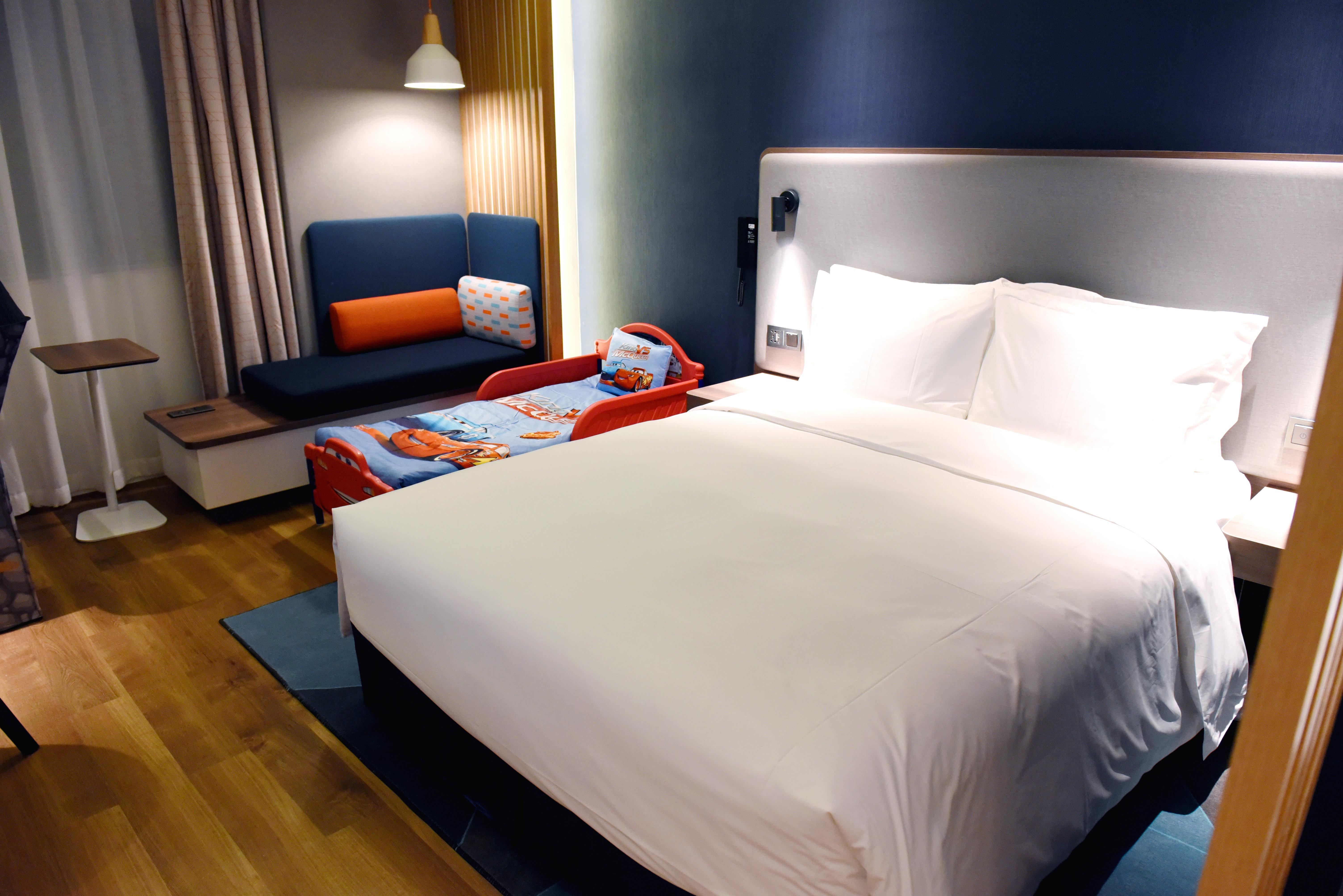 Double Queen Size Bed