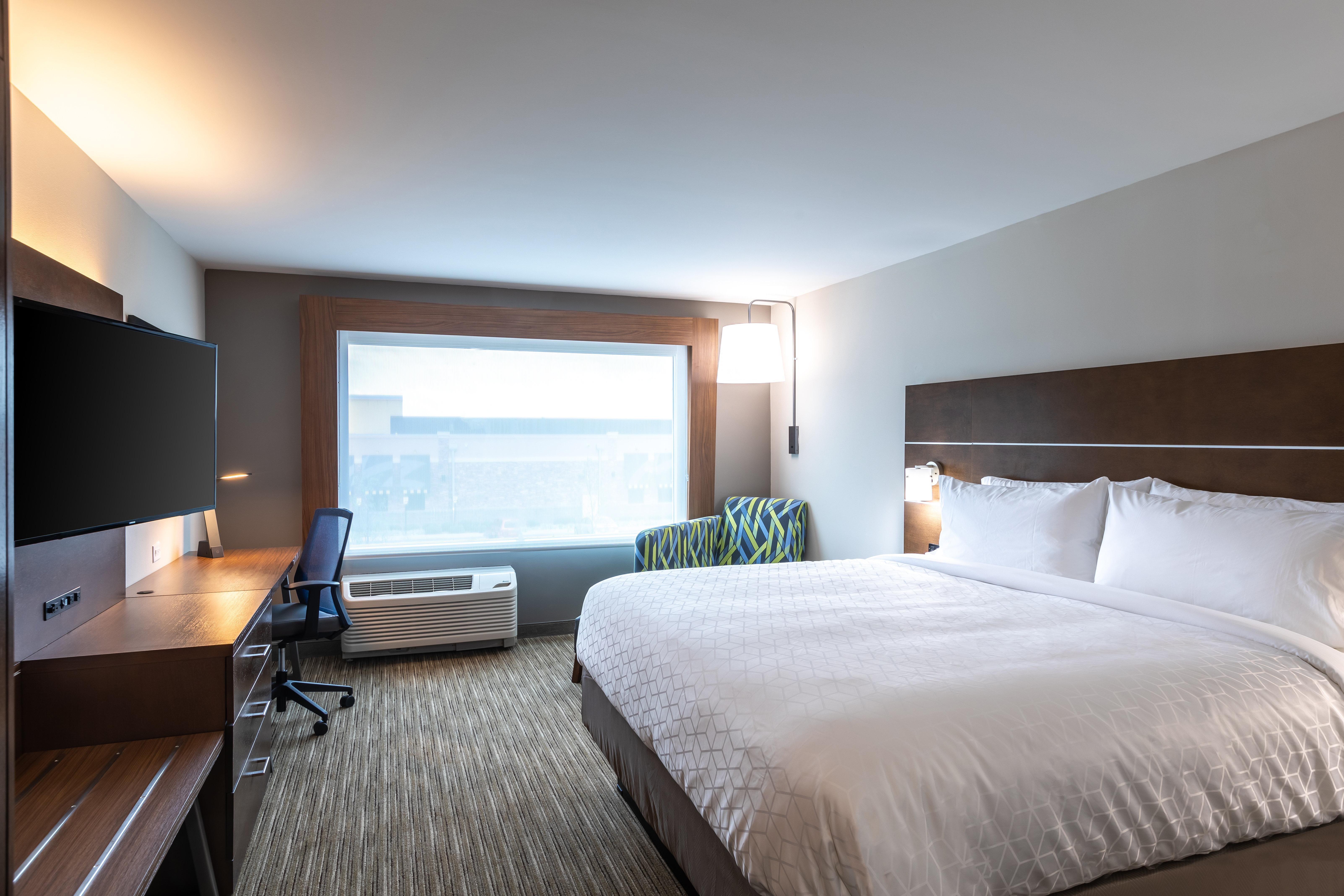 Suite Accessible King Size Bed