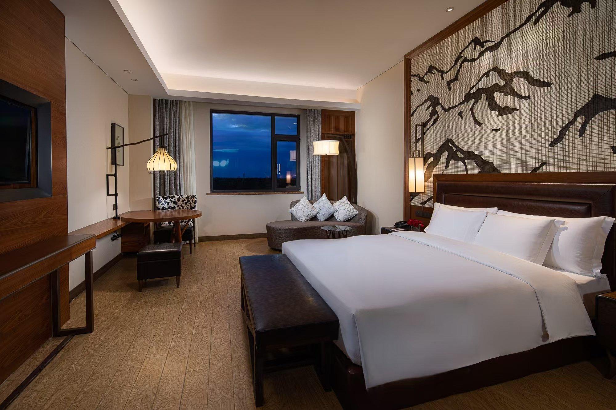 Double Garden View King Bed