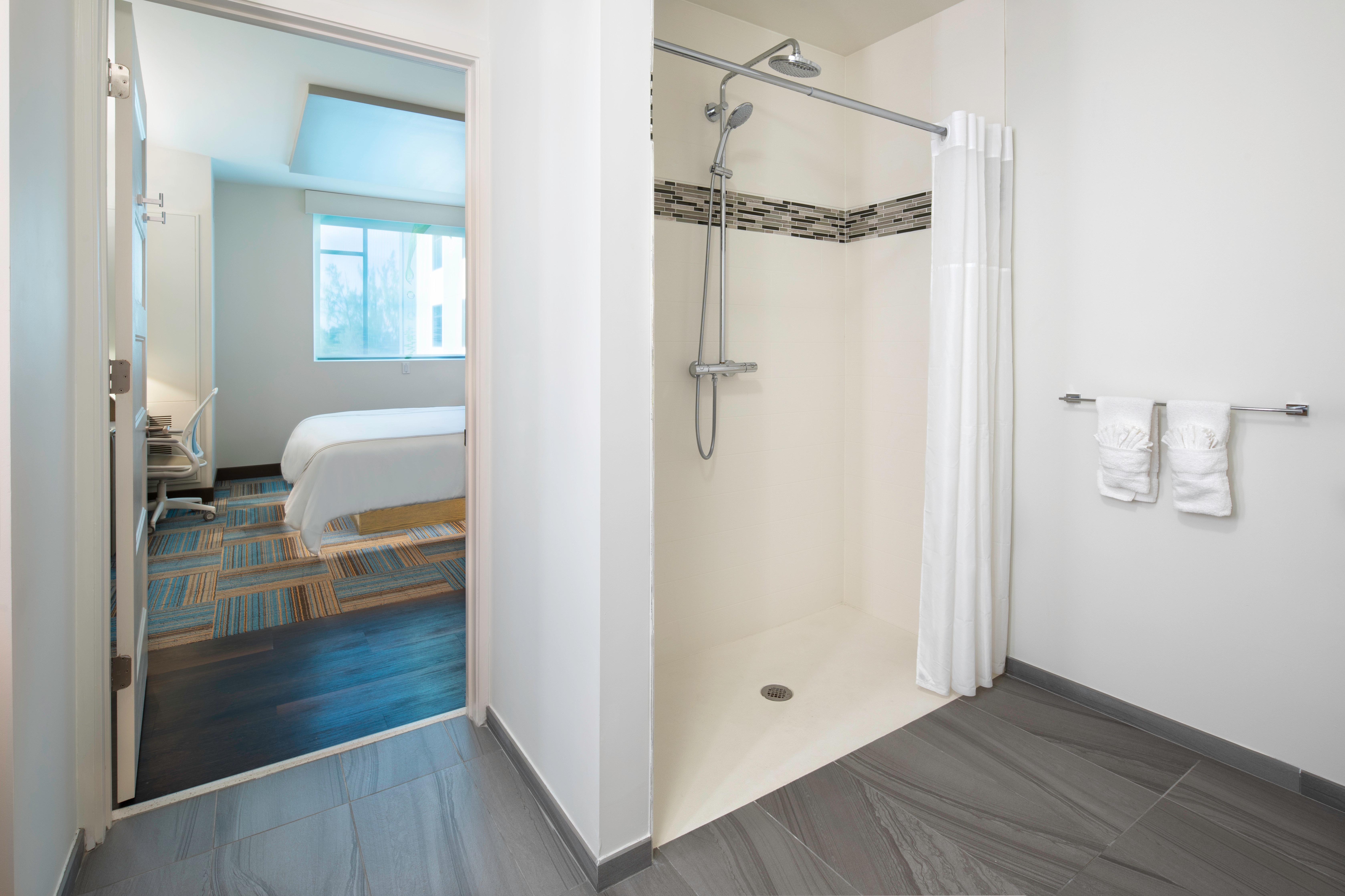 Suite Accessible King Size Bed