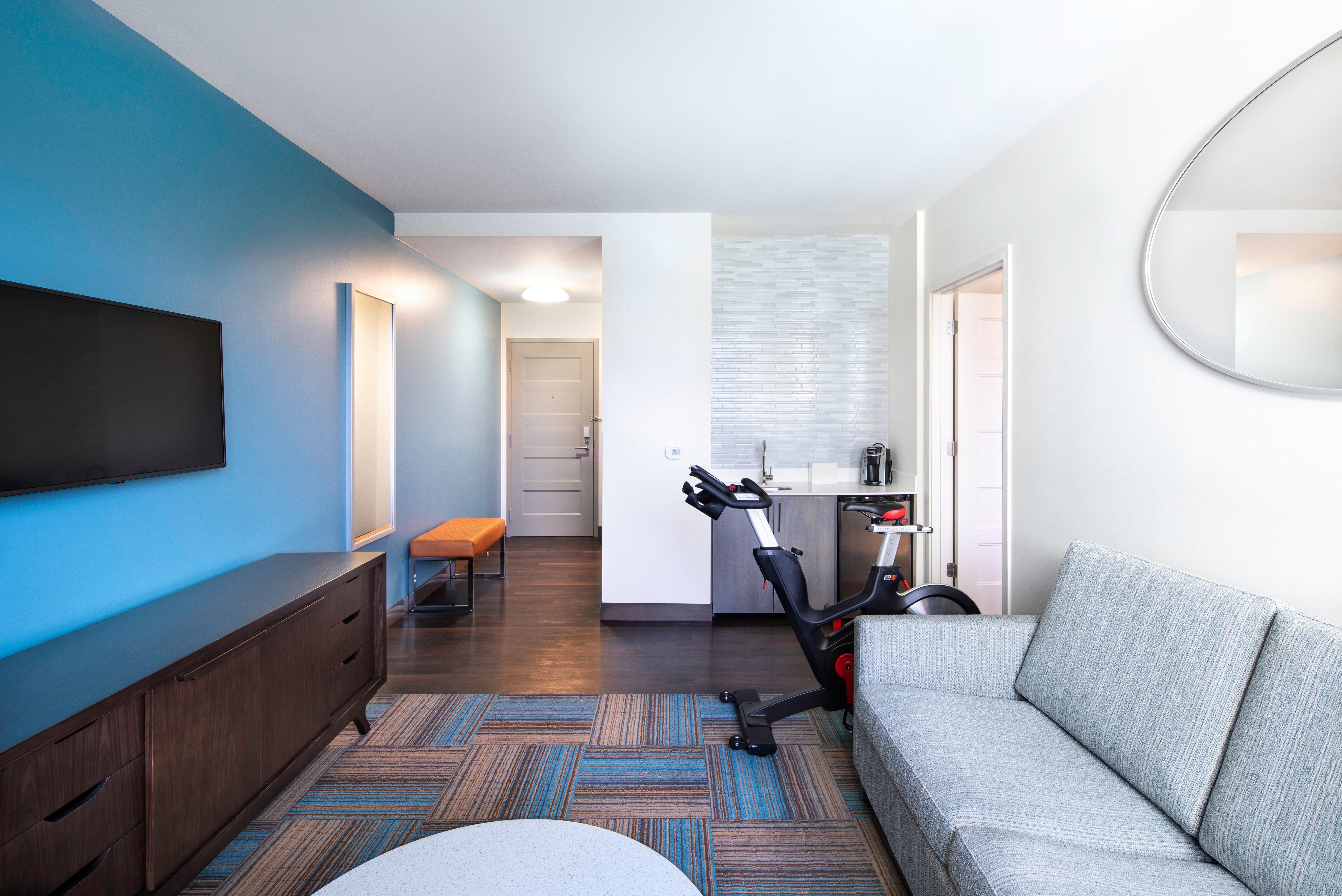 Suite Accessible King Size Bed