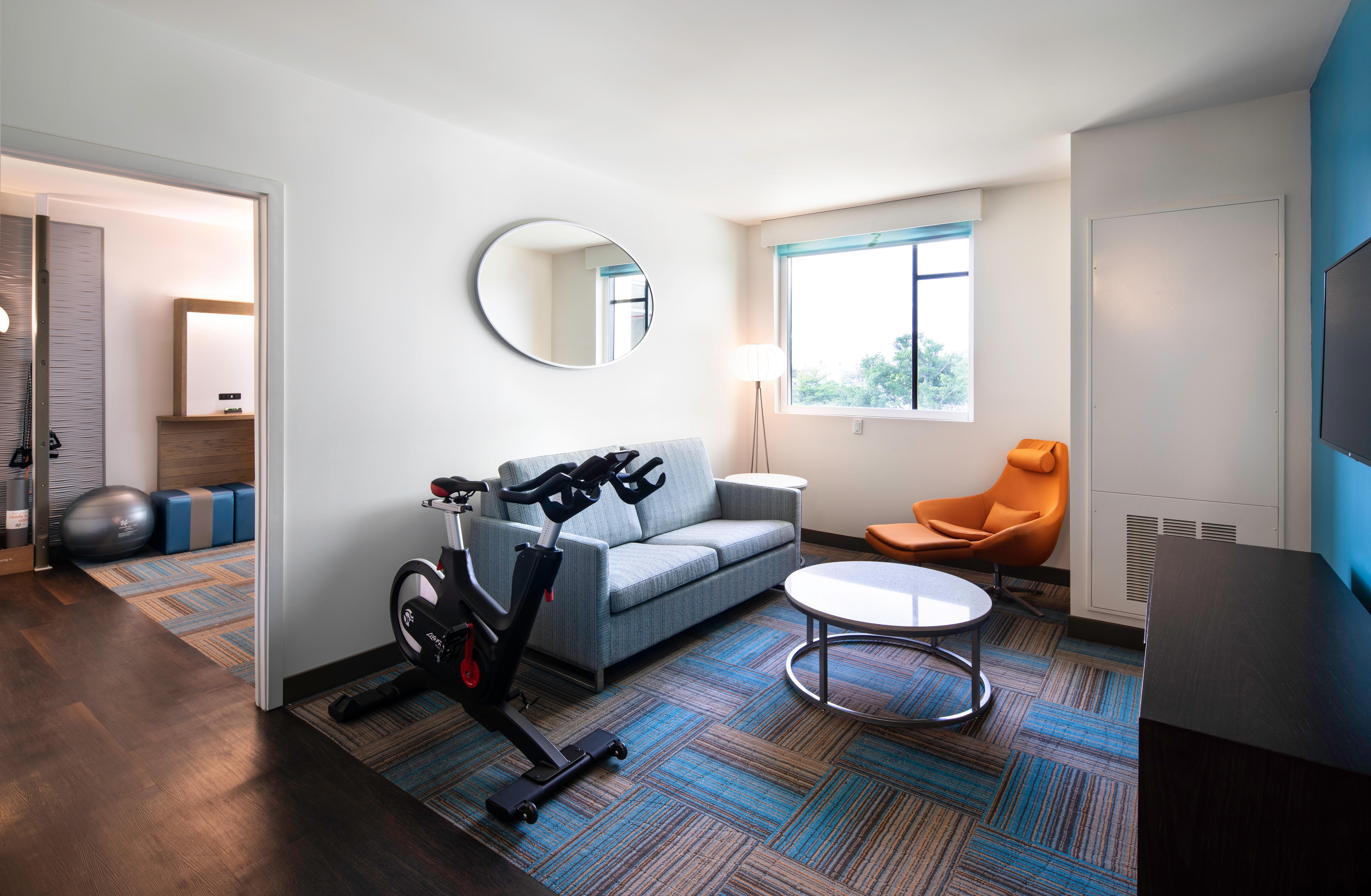 Suite Accessible King Size Bed