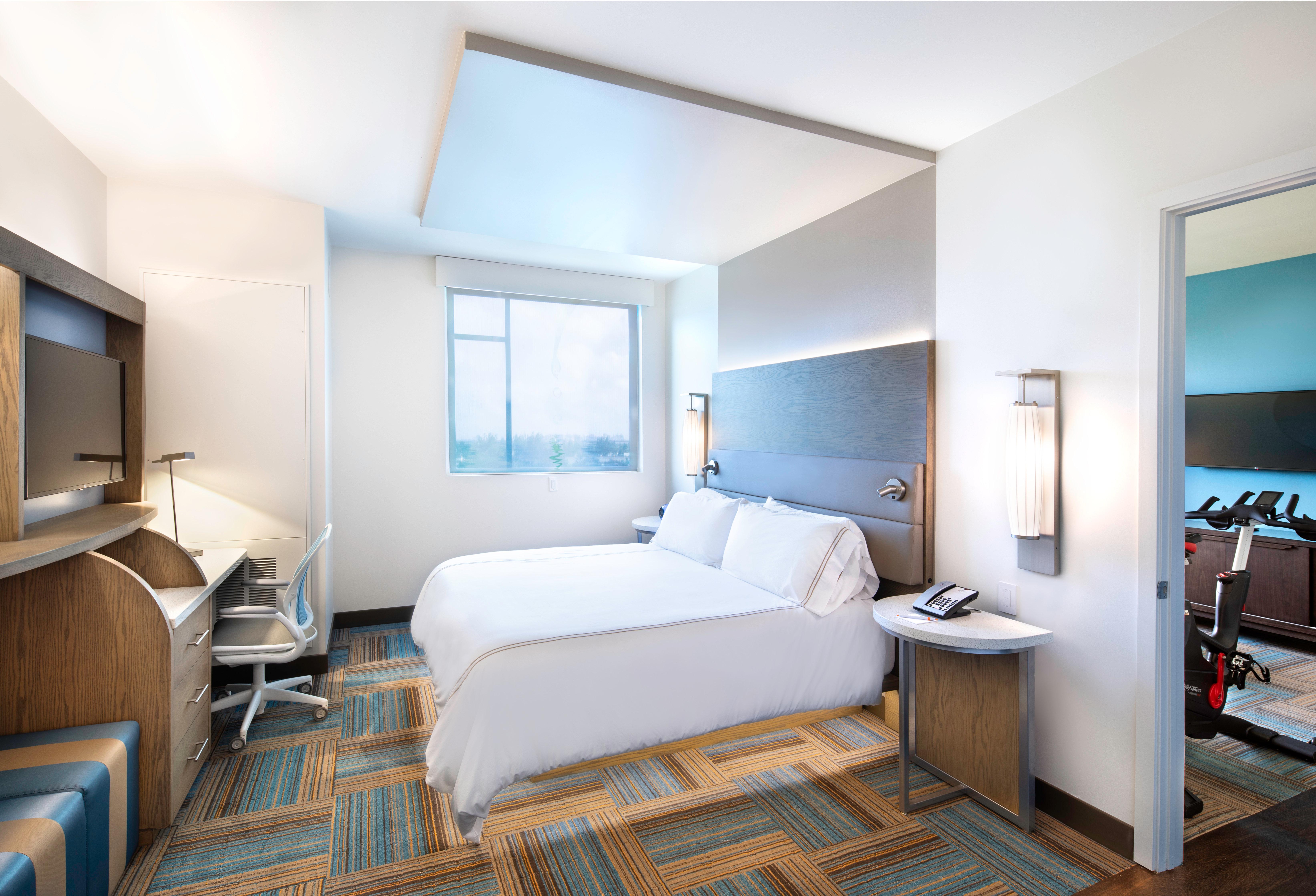 Suite City View King Bed