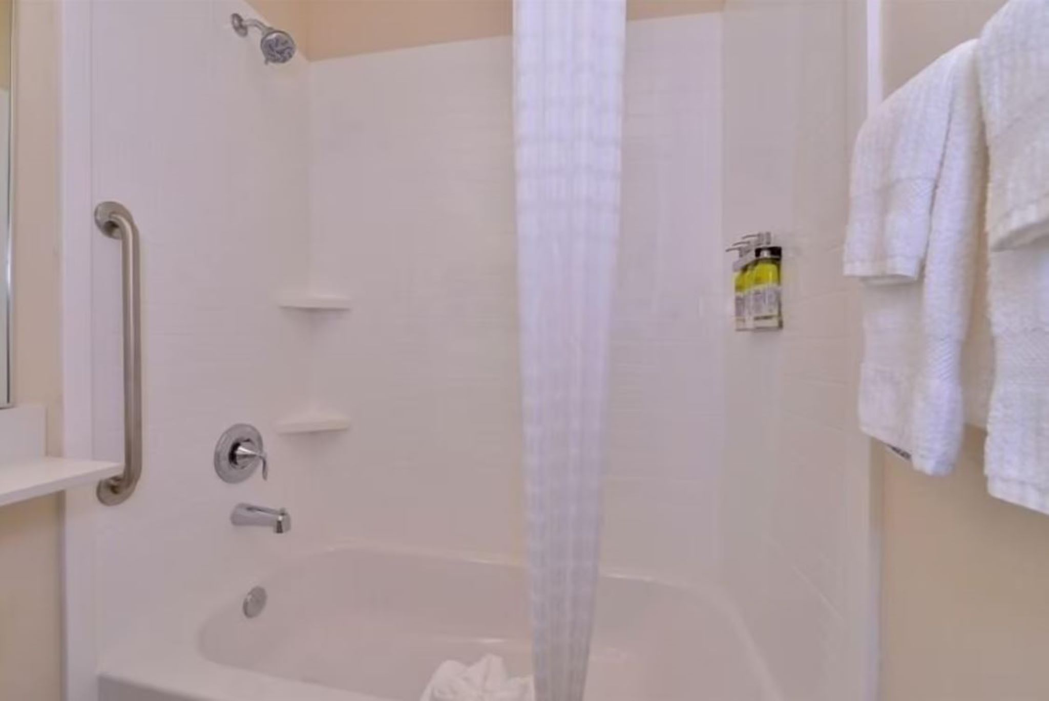 Studio Accessible-two Queen Beds