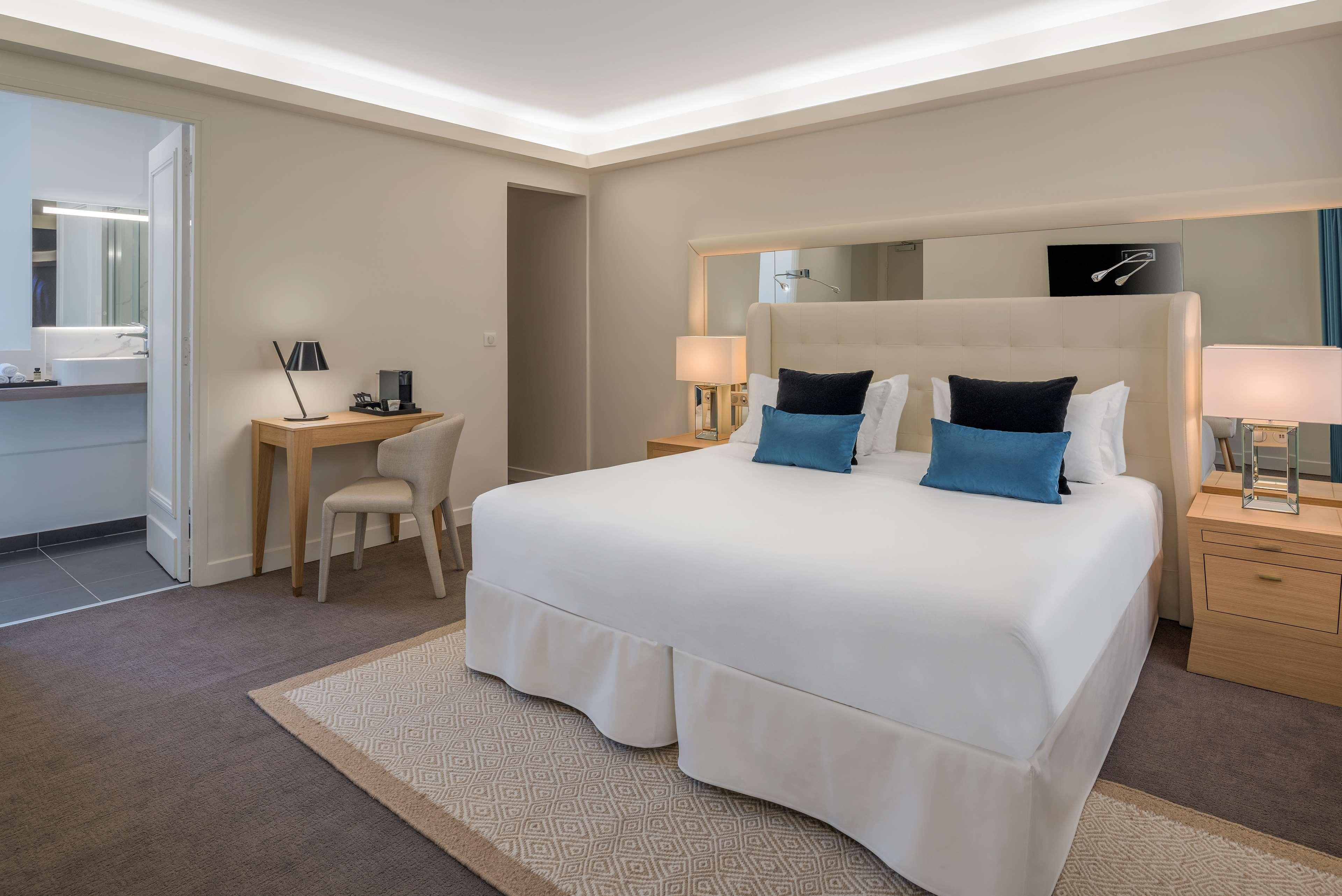 Double Deluxe King Bed