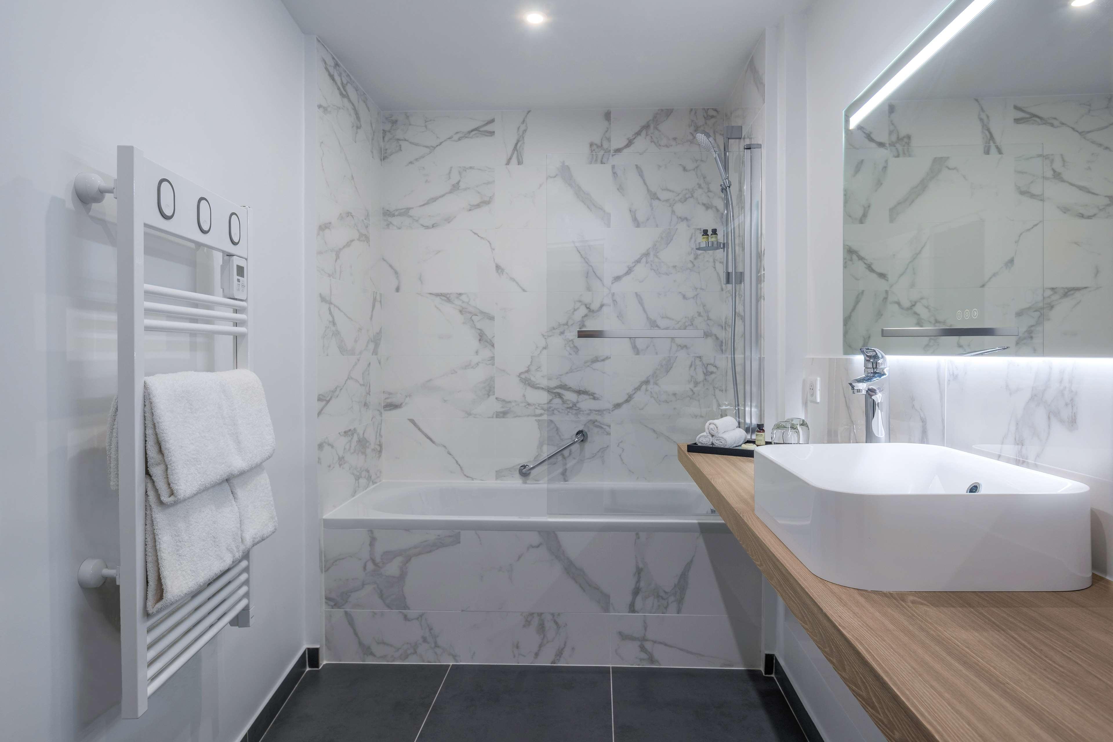 Junior Suite City View King Bed