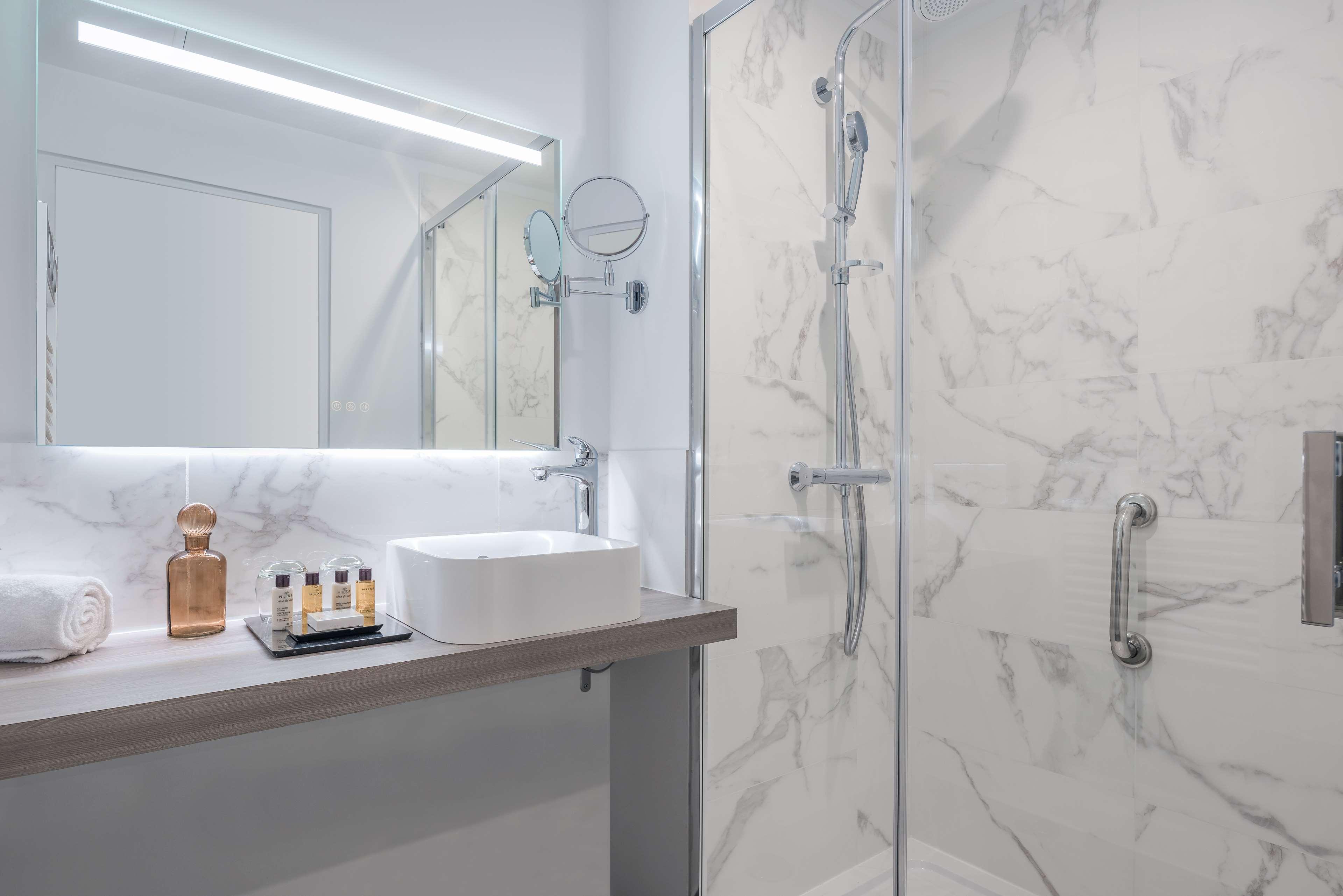 Double Accessible King Size Bed