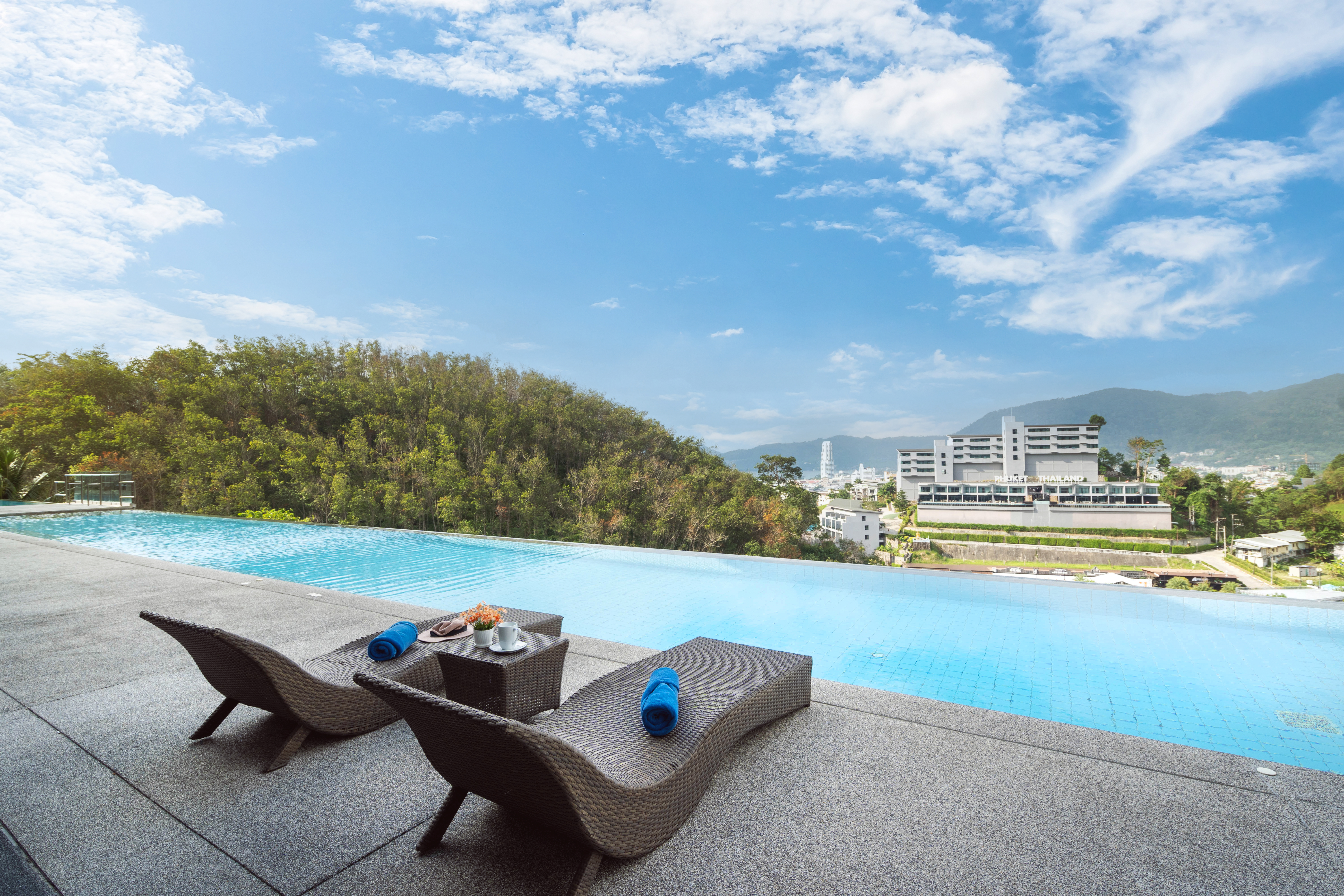 Suite Pool View One Bedroom