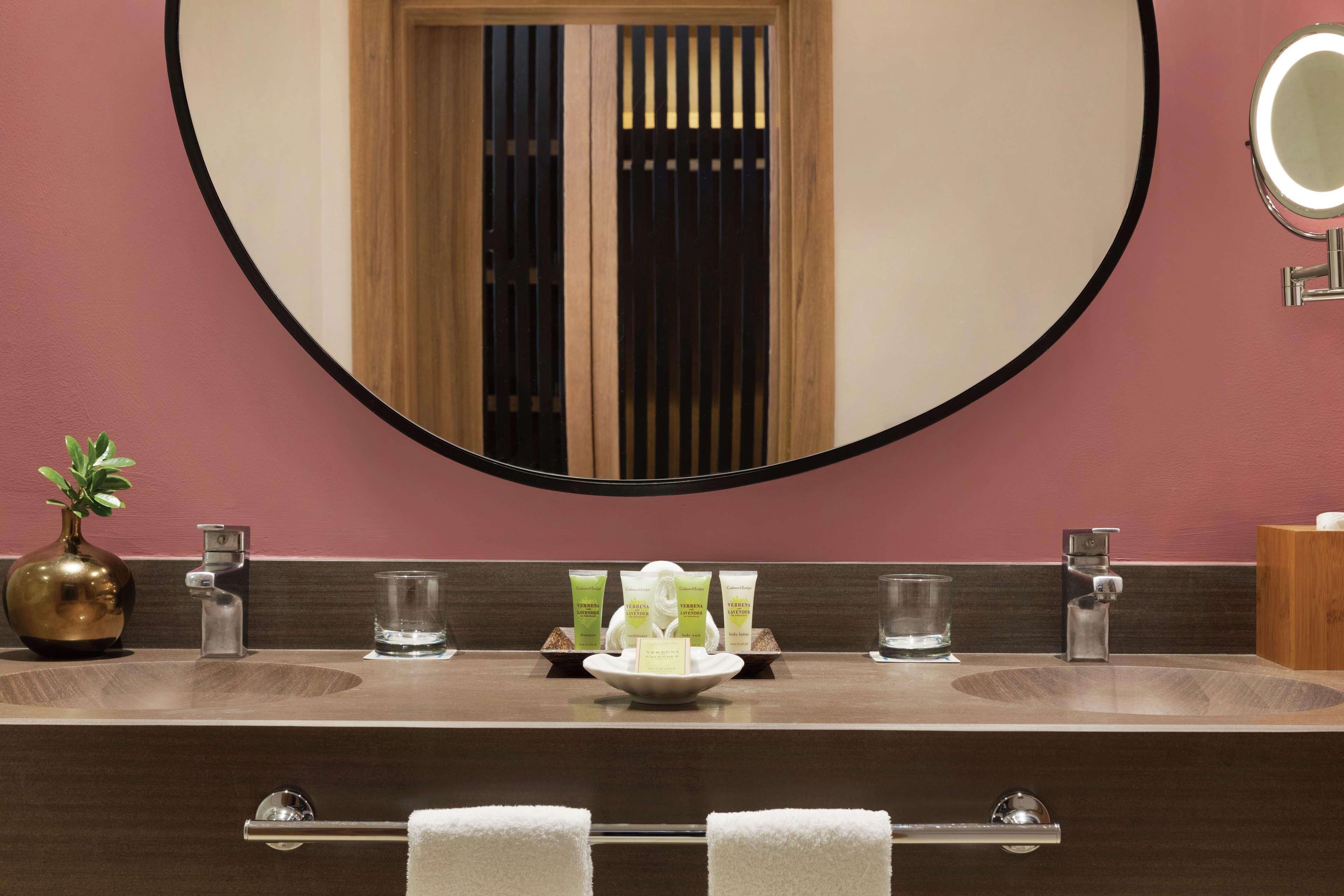 Double Deluxe King Bed