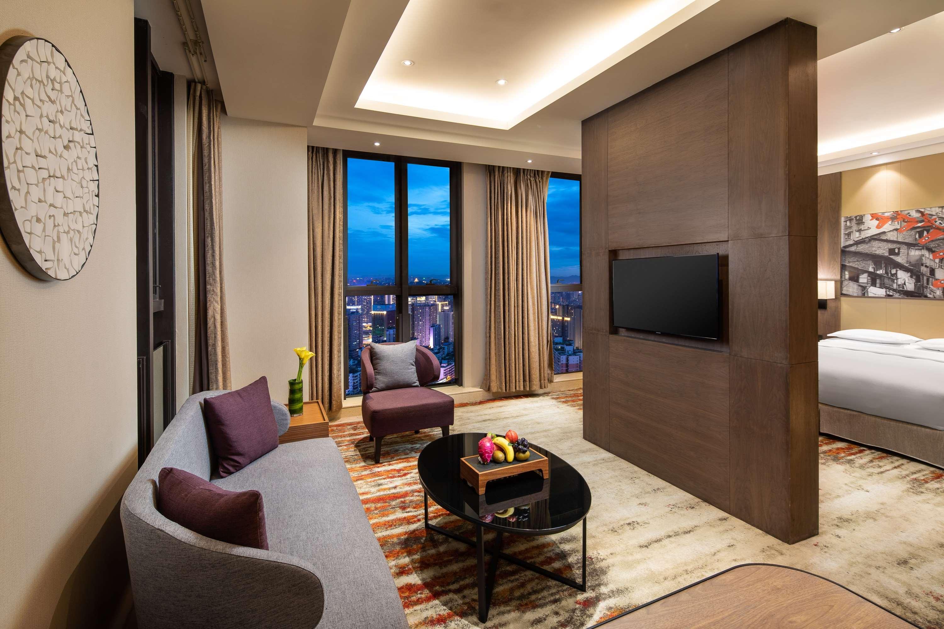 Suite City View King Bed