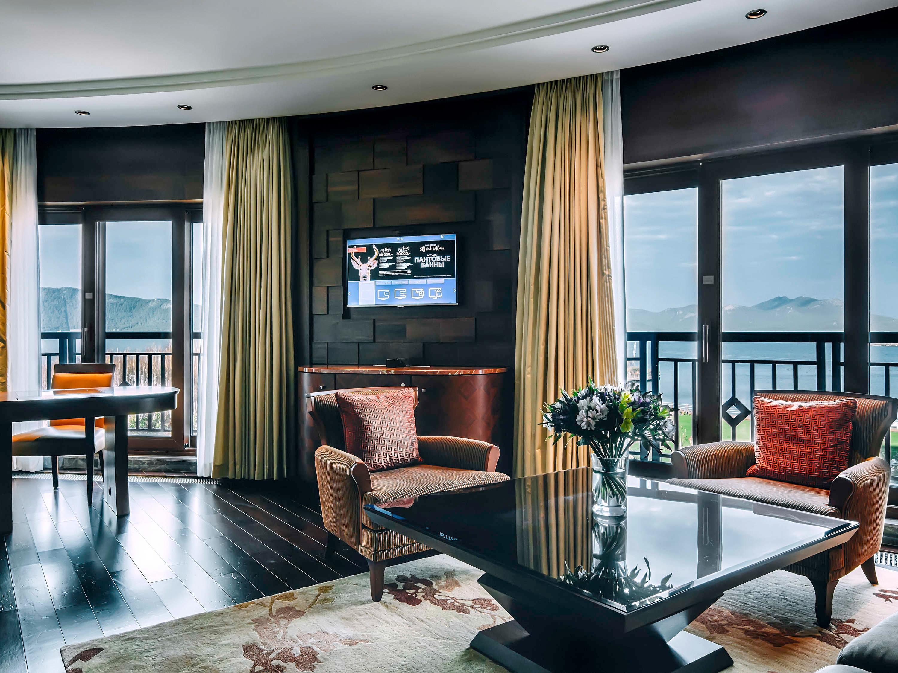 Junior Suite with Views