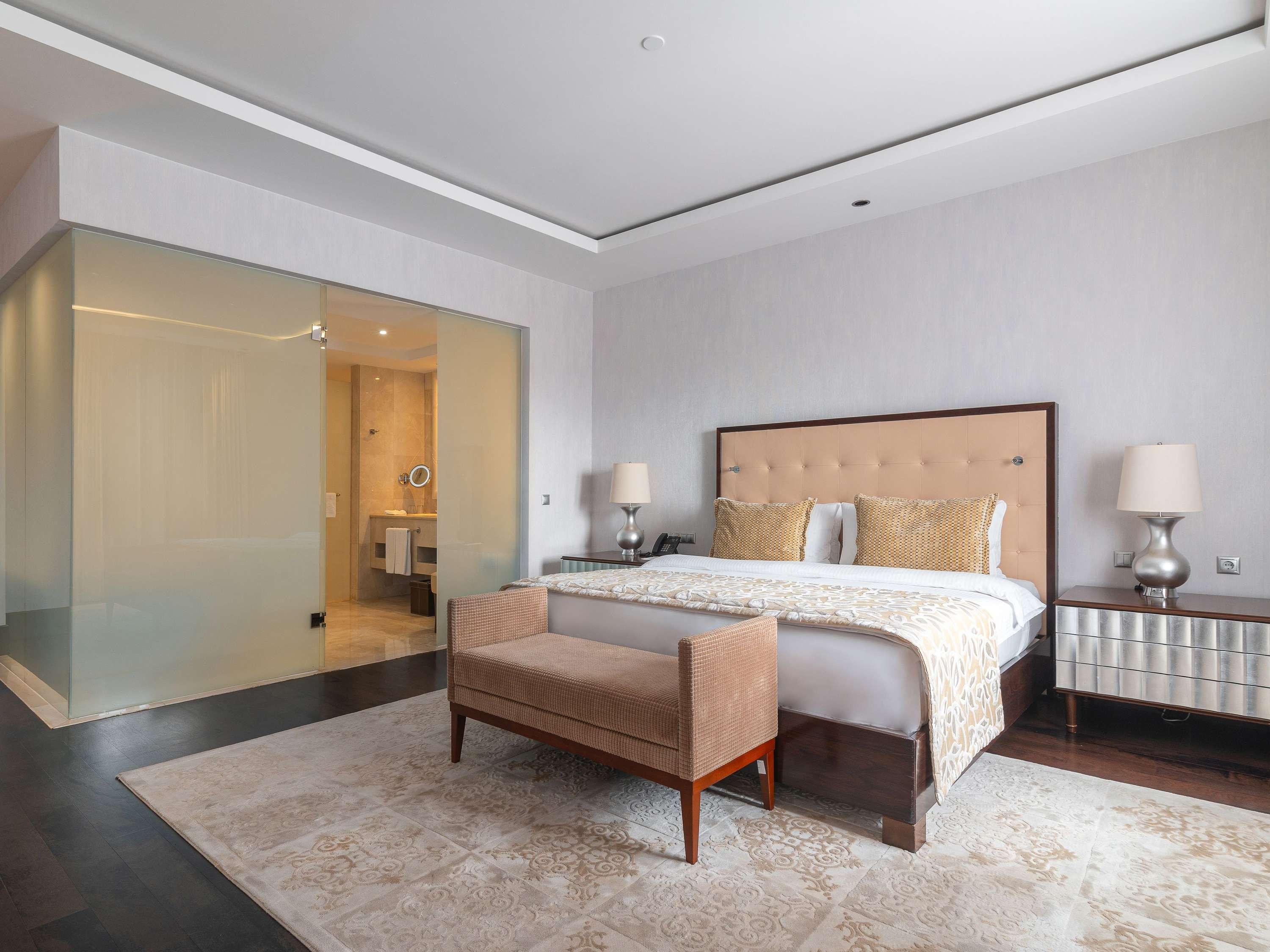 Double Deluxe King Bed