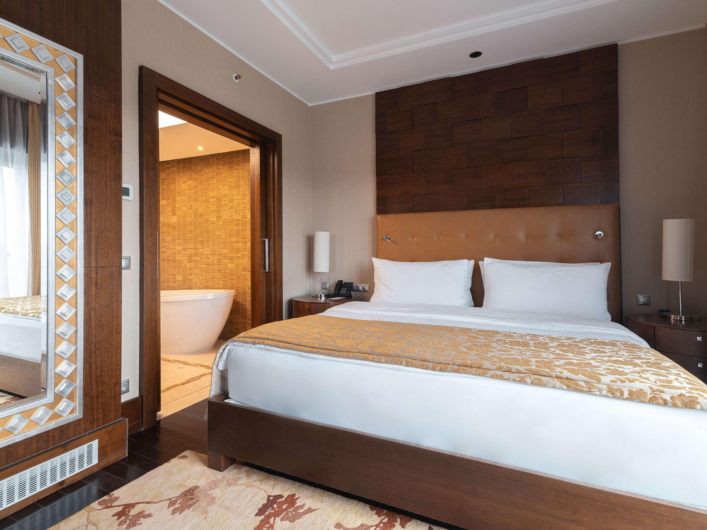 Double Deluxe King Bed