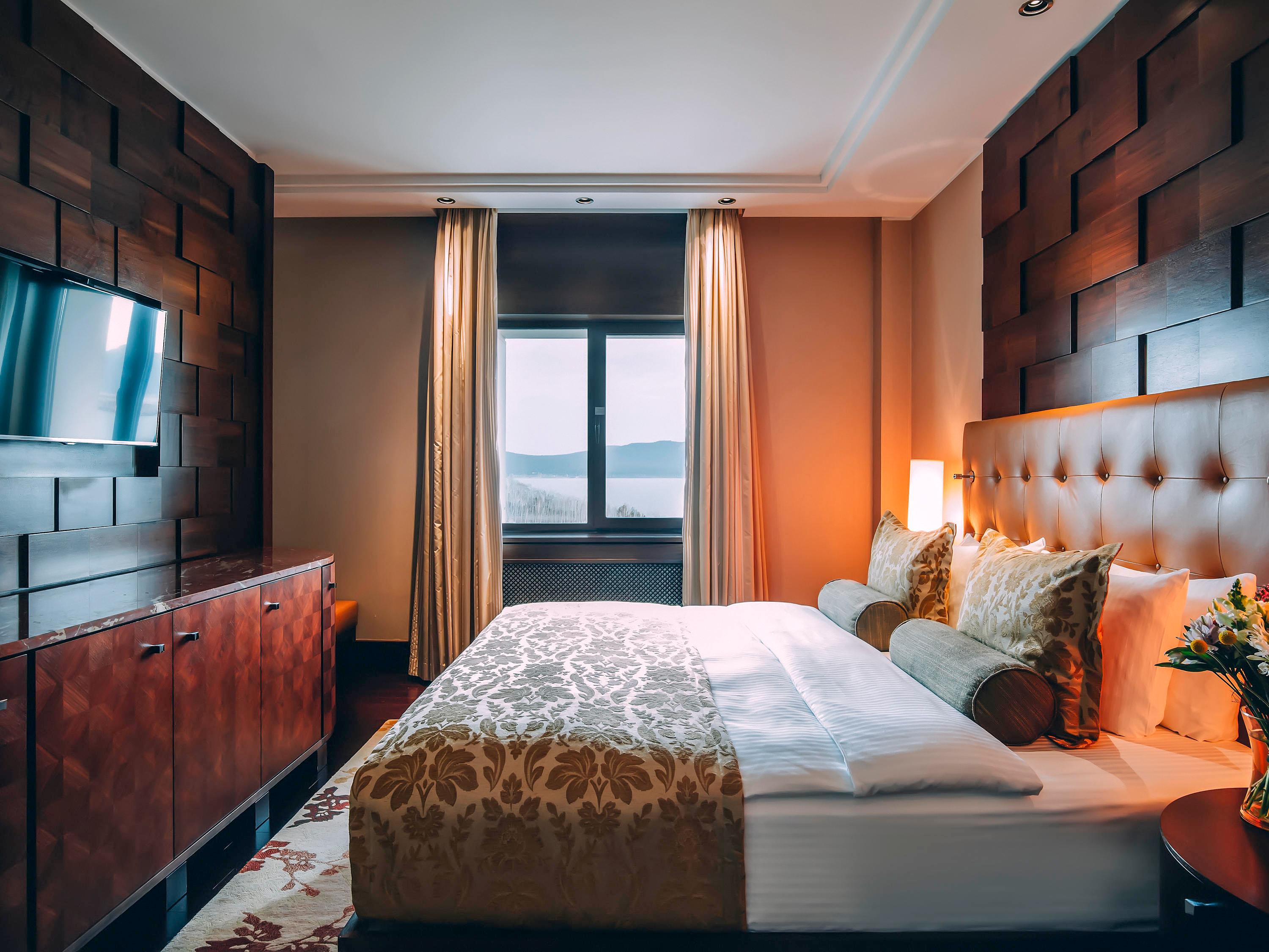 Double Deluxe King Bed