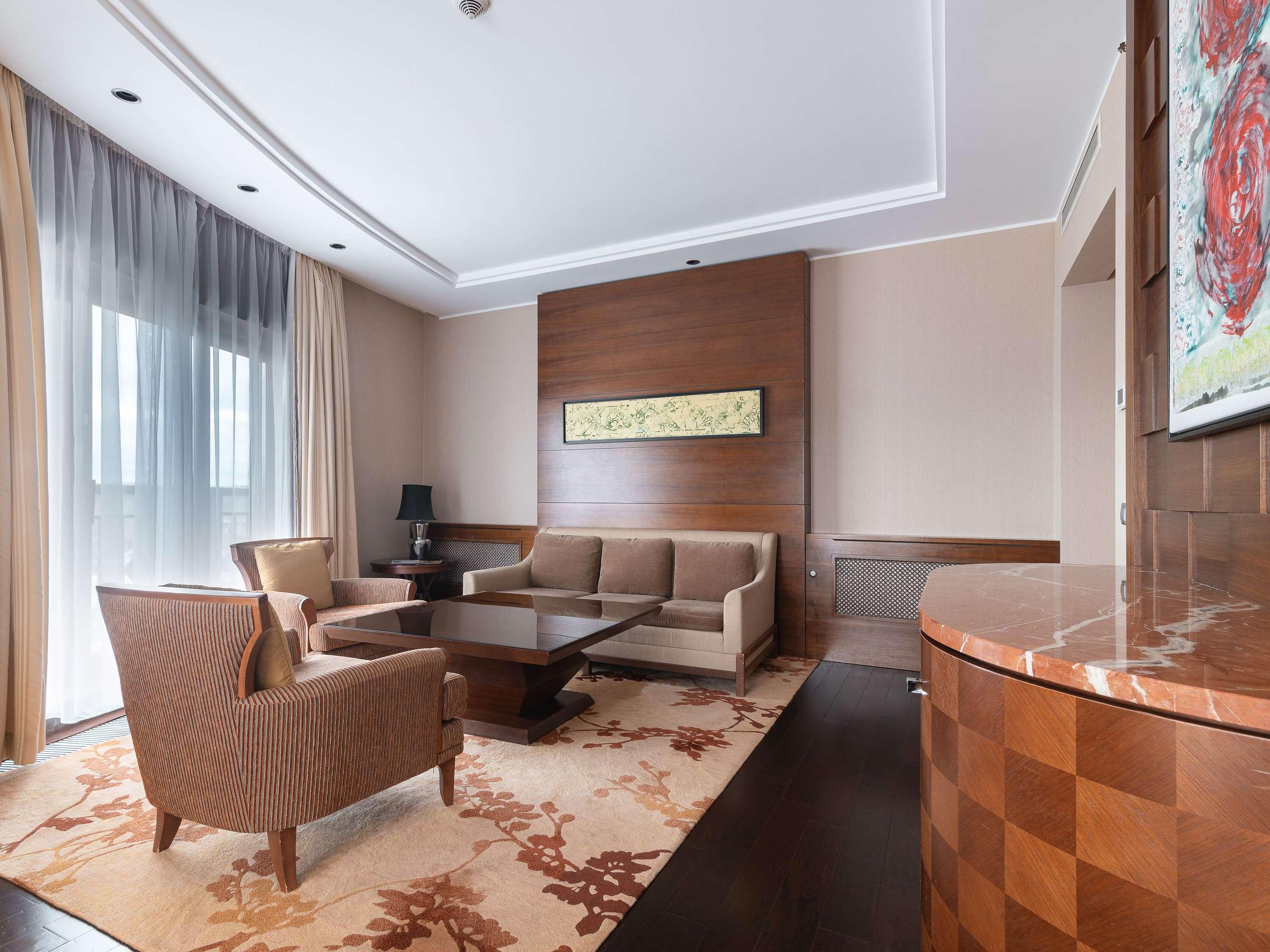 Double Deluxe King Bed
