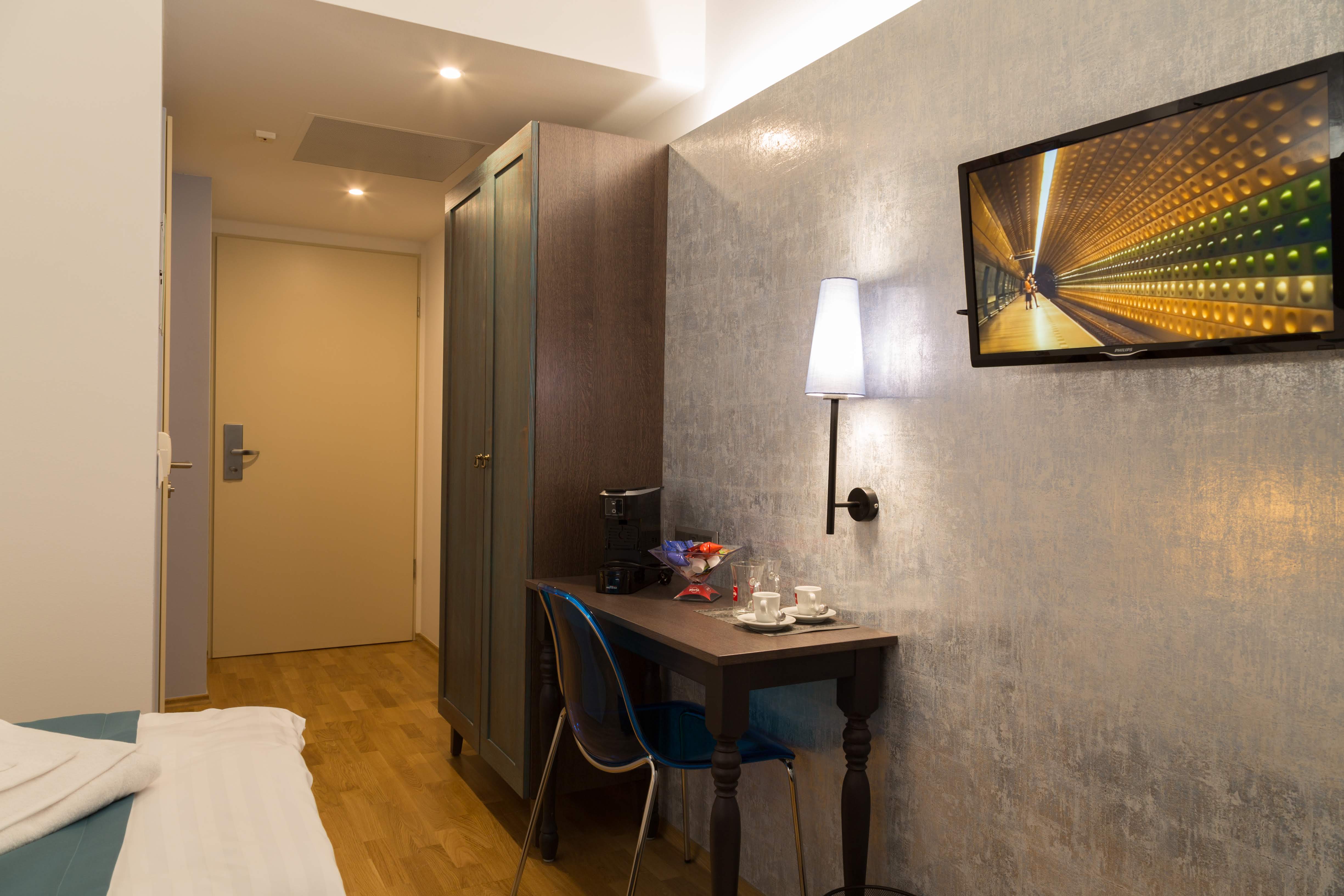 Double Queen Size Bed