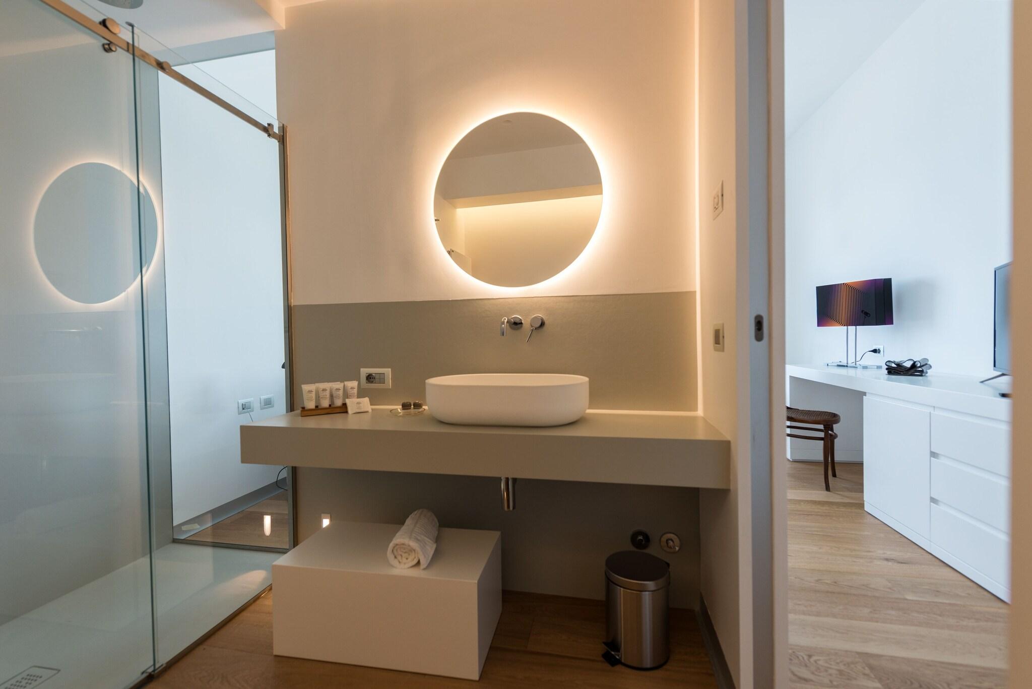 Double Deluxe King Bed