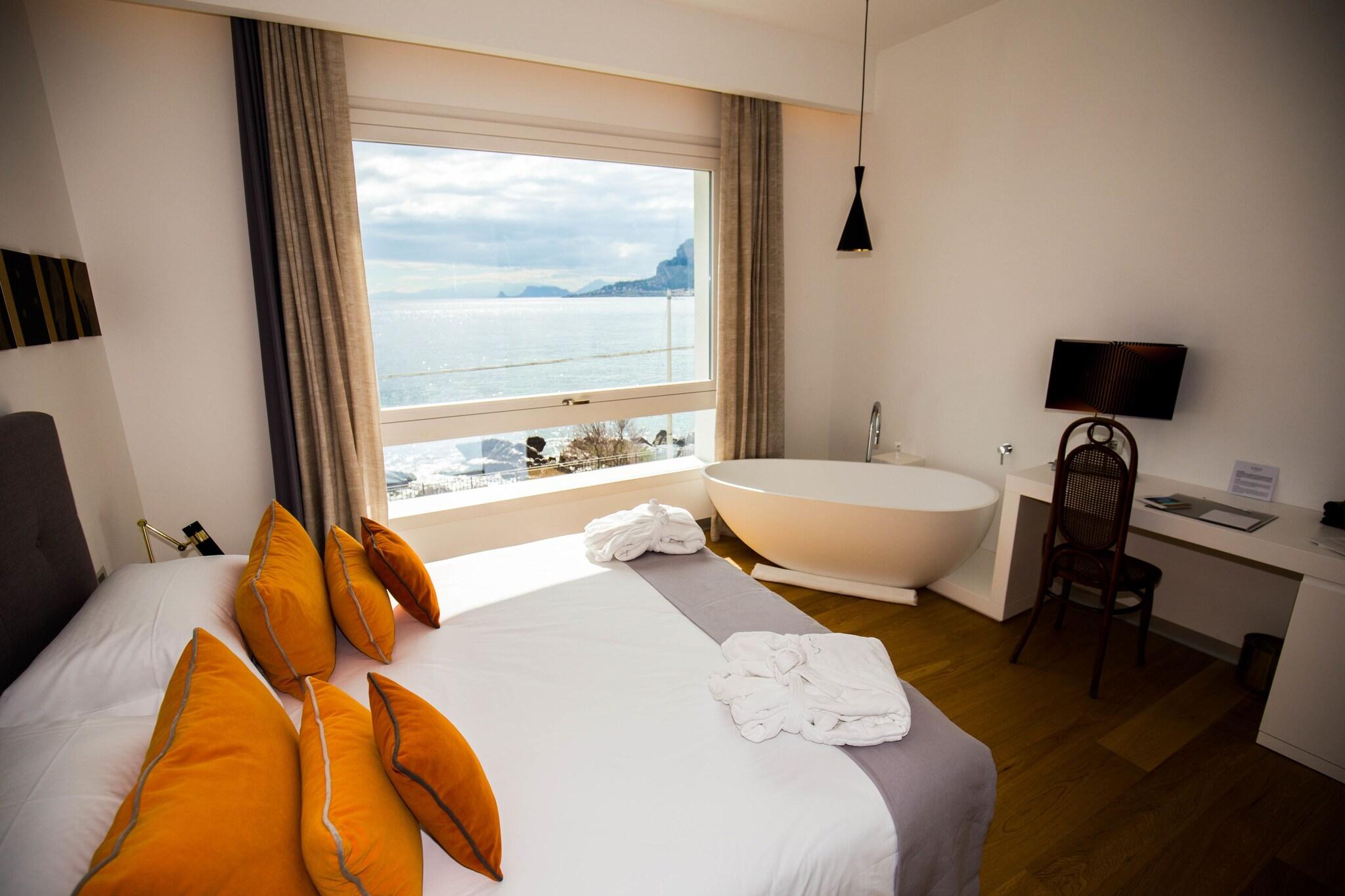 Double Deluxe King Bed