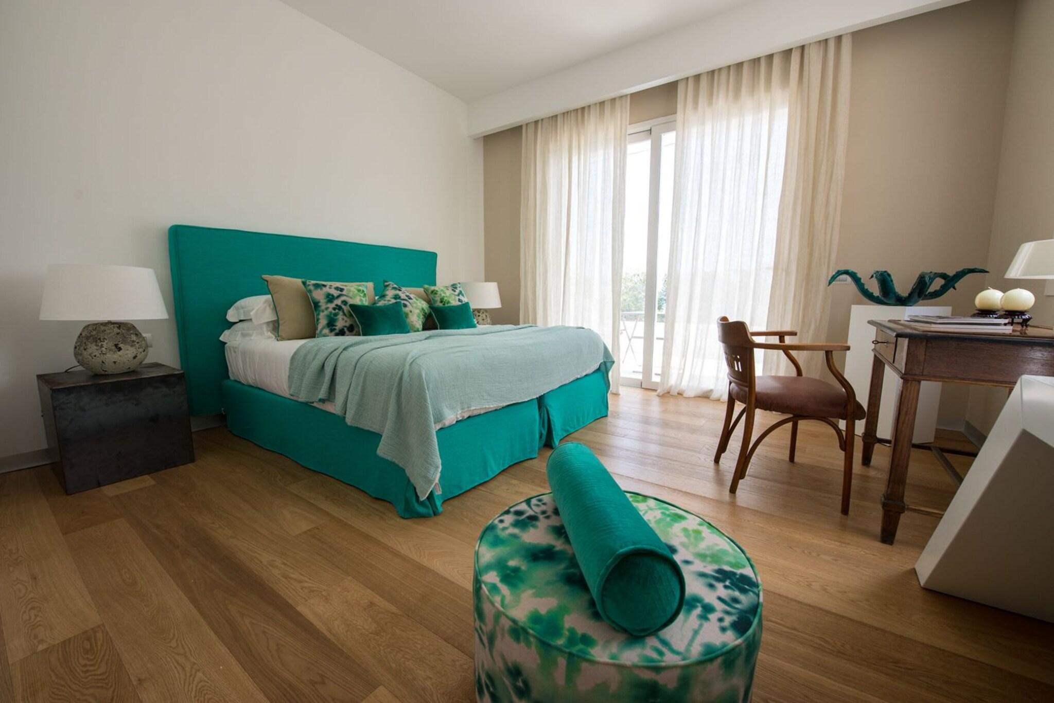 Double Sea View King Bed