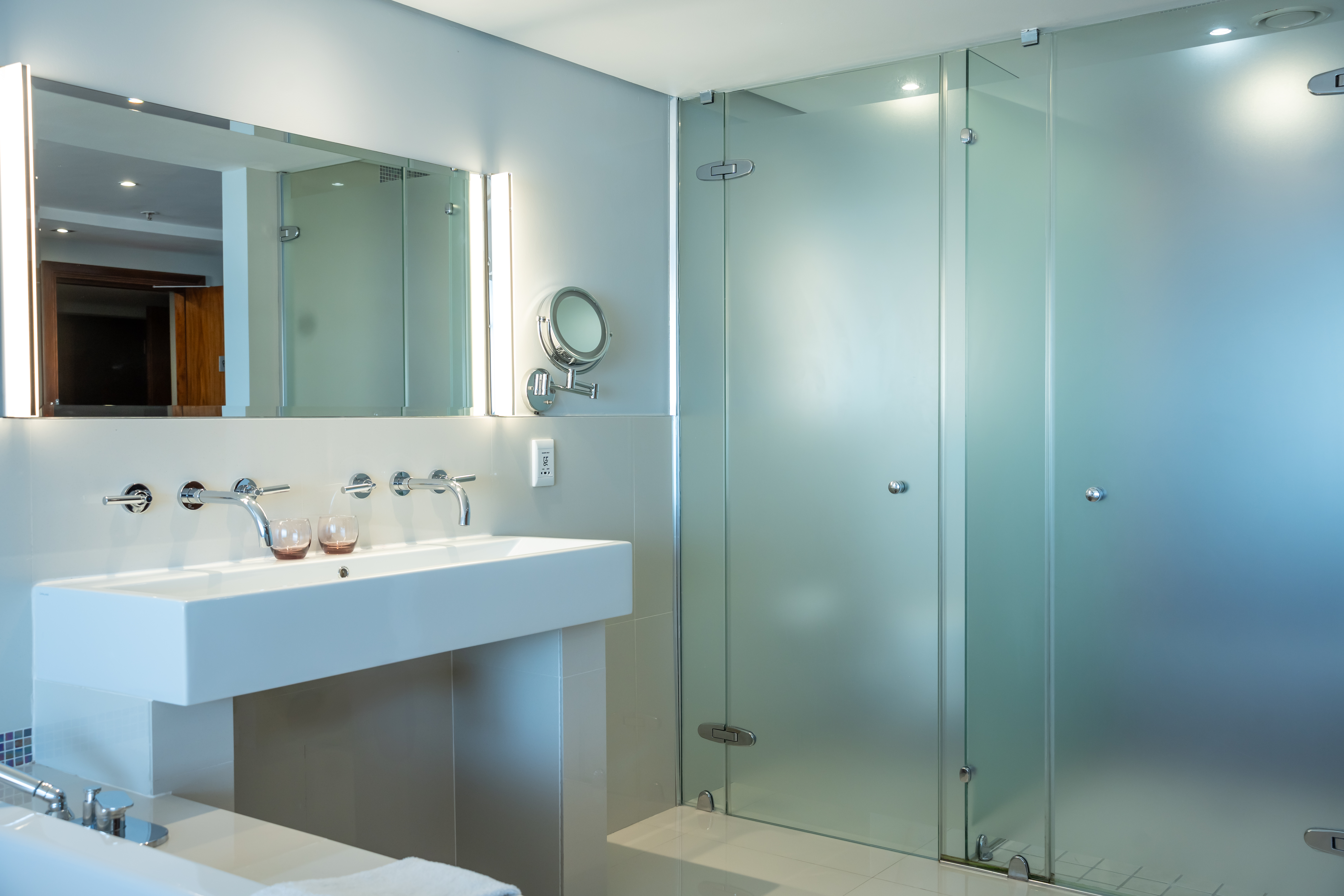 Twin Sea View King Bed