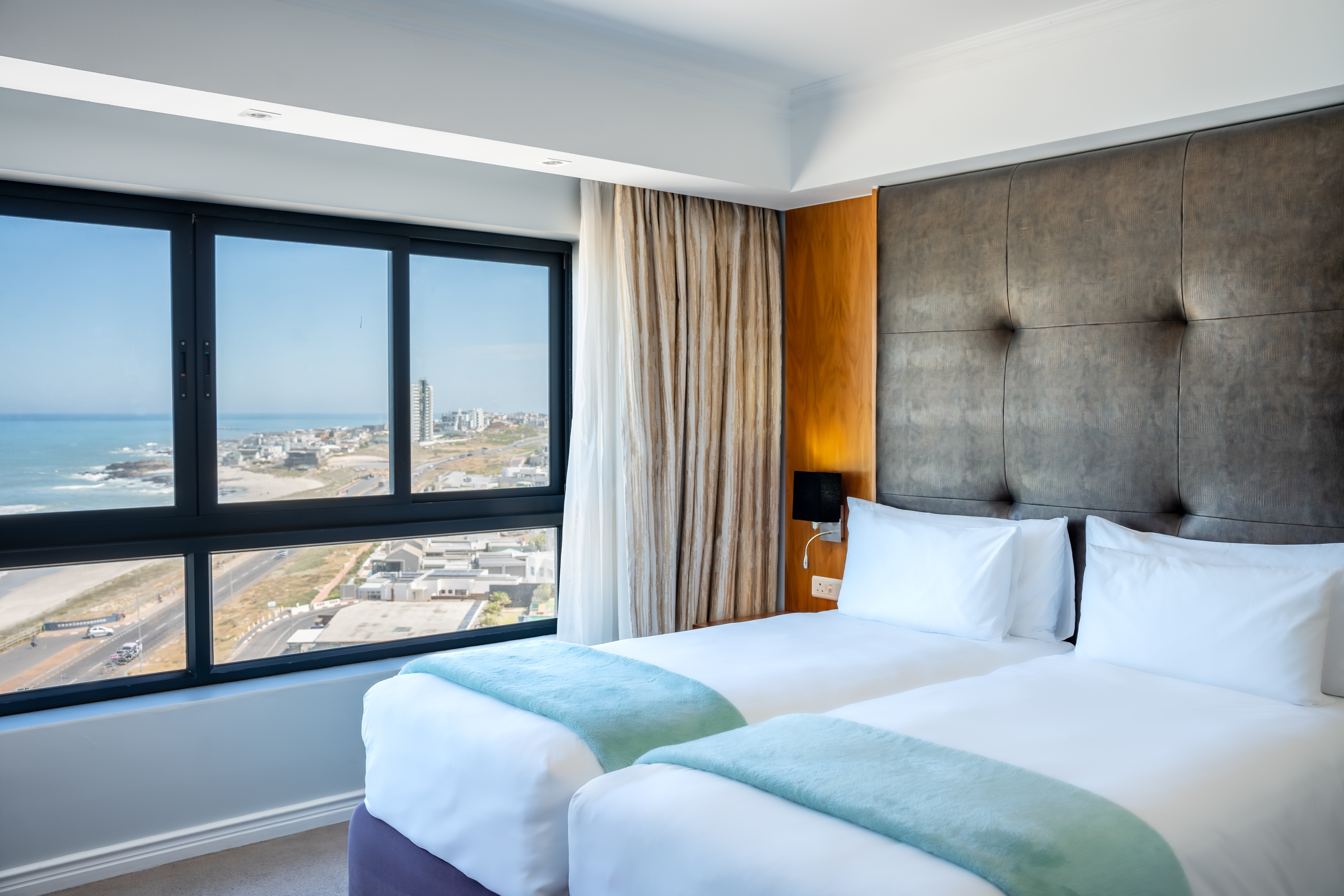 Twin Sea View King Bed