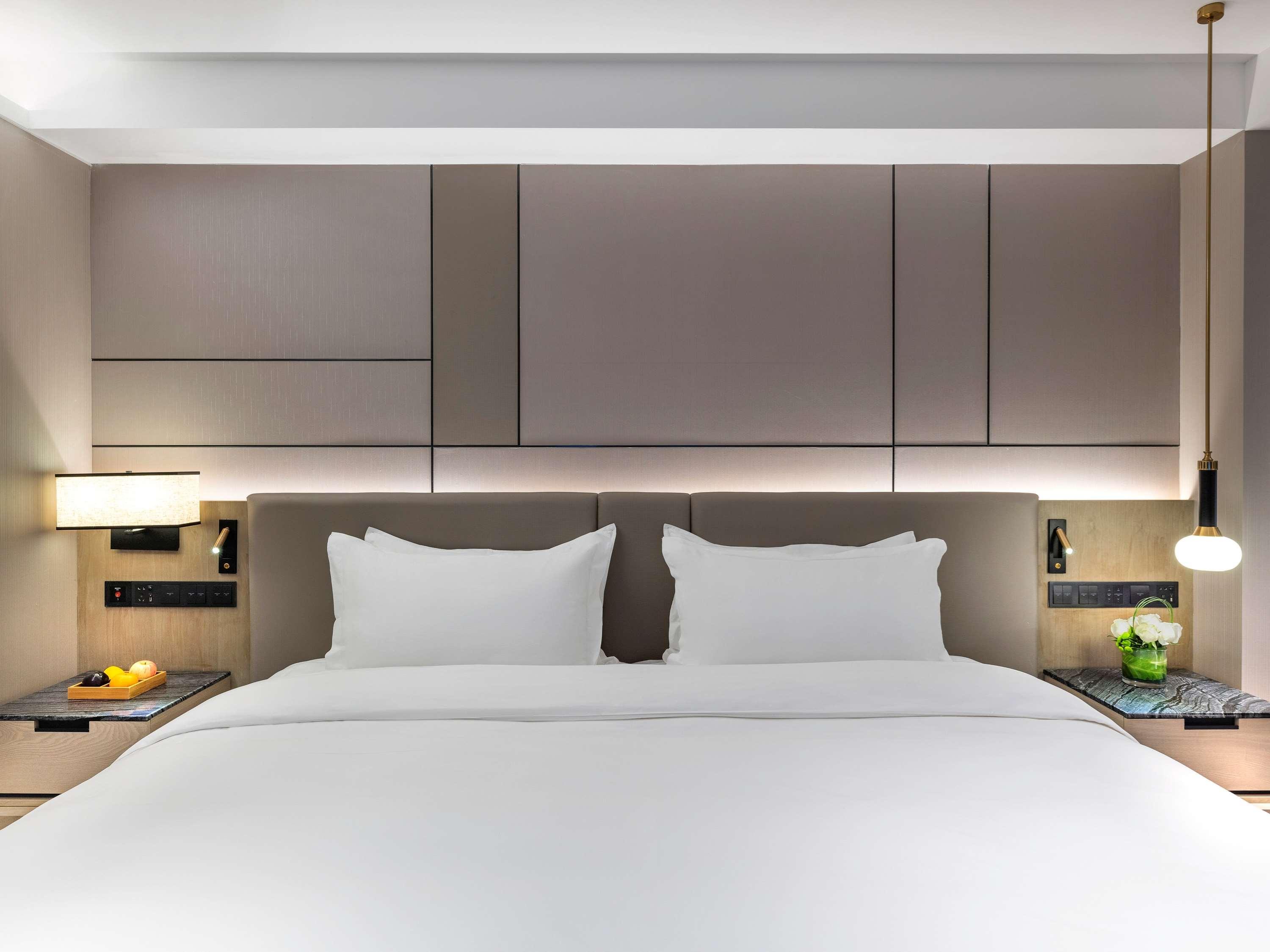 Double Deluxe King Bed