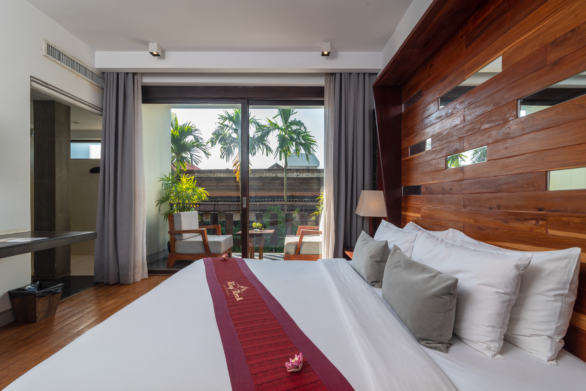 Double Deluxe King Bed