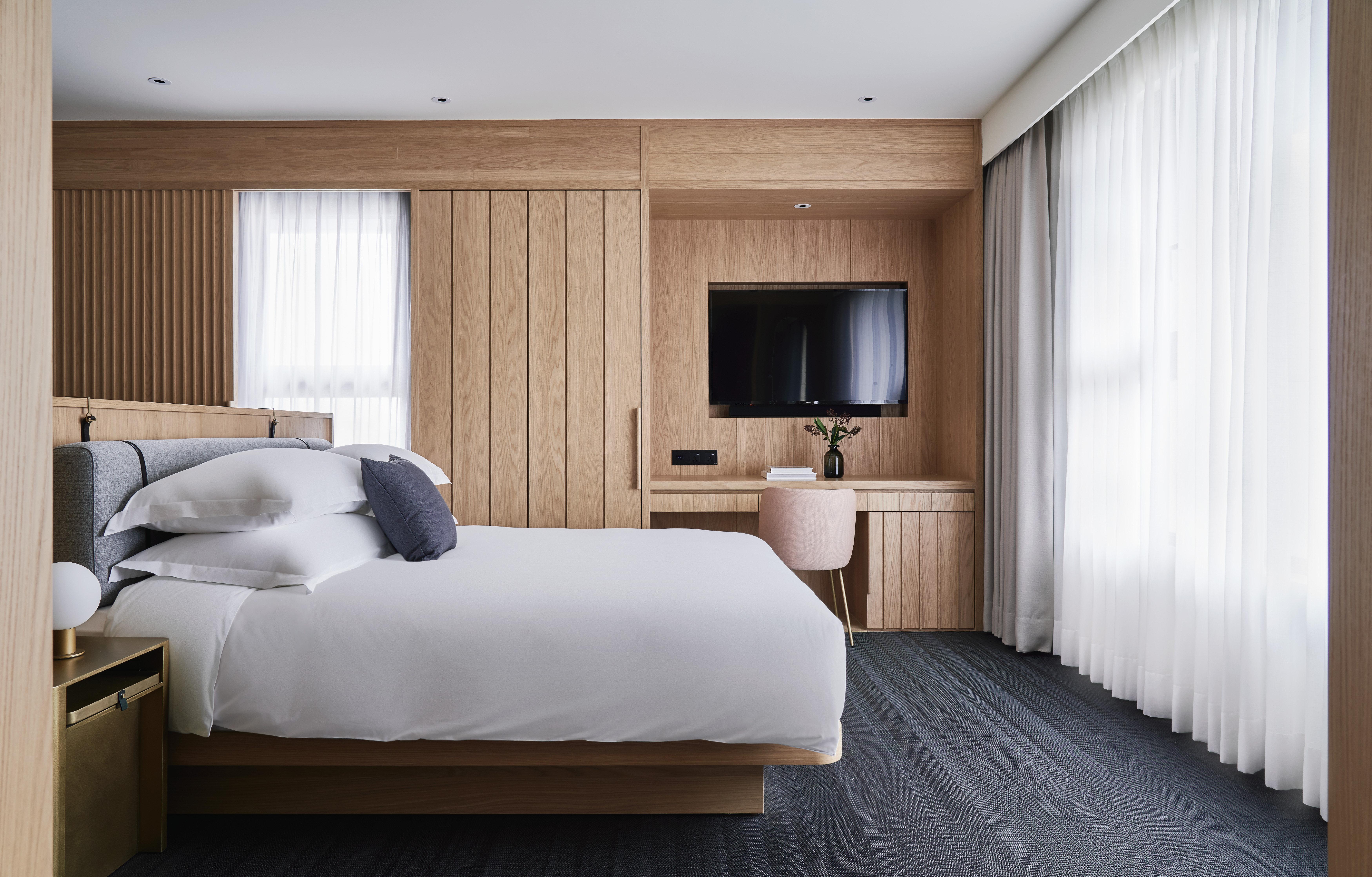 Suite City View King Bed