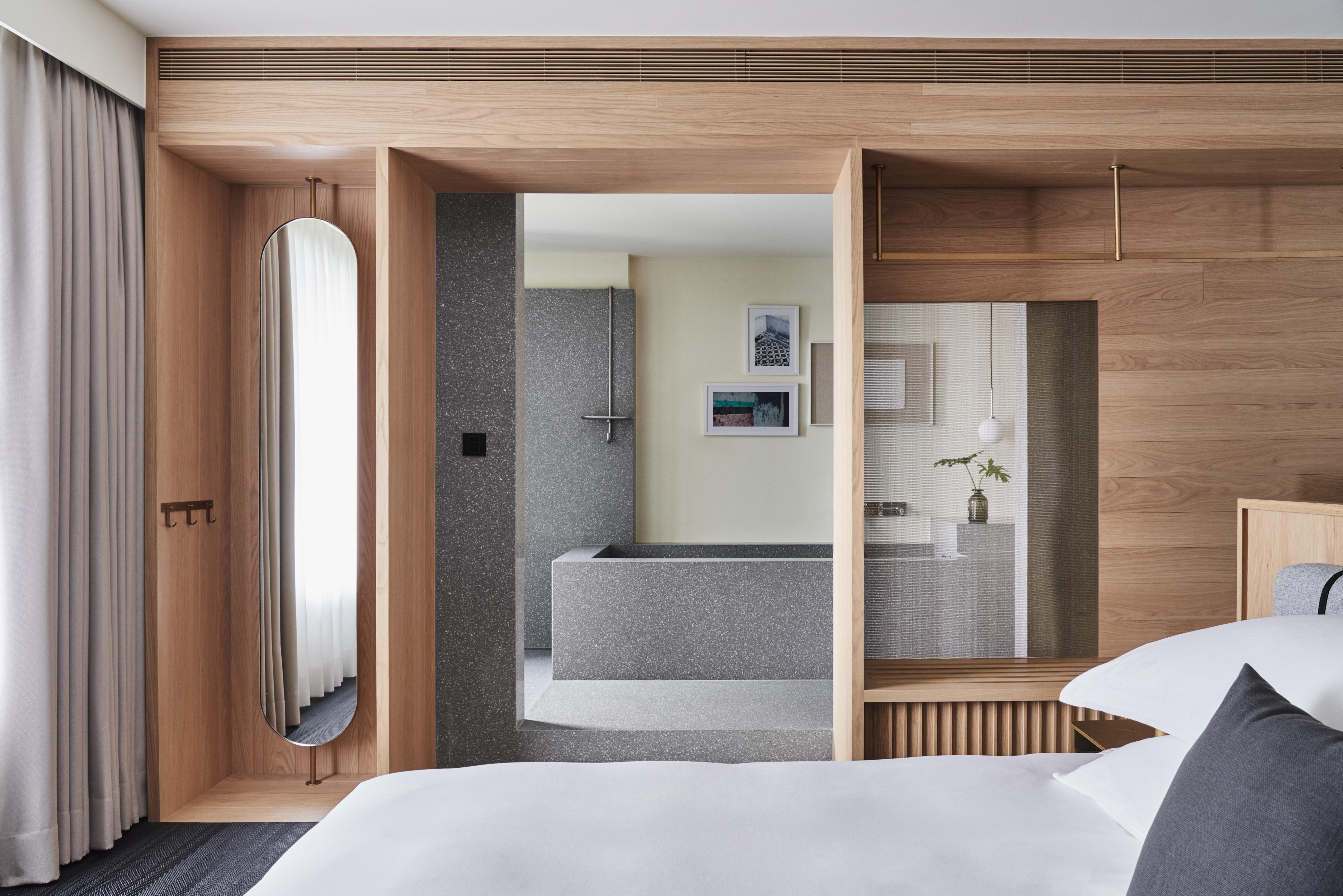 Suite City View King Bed